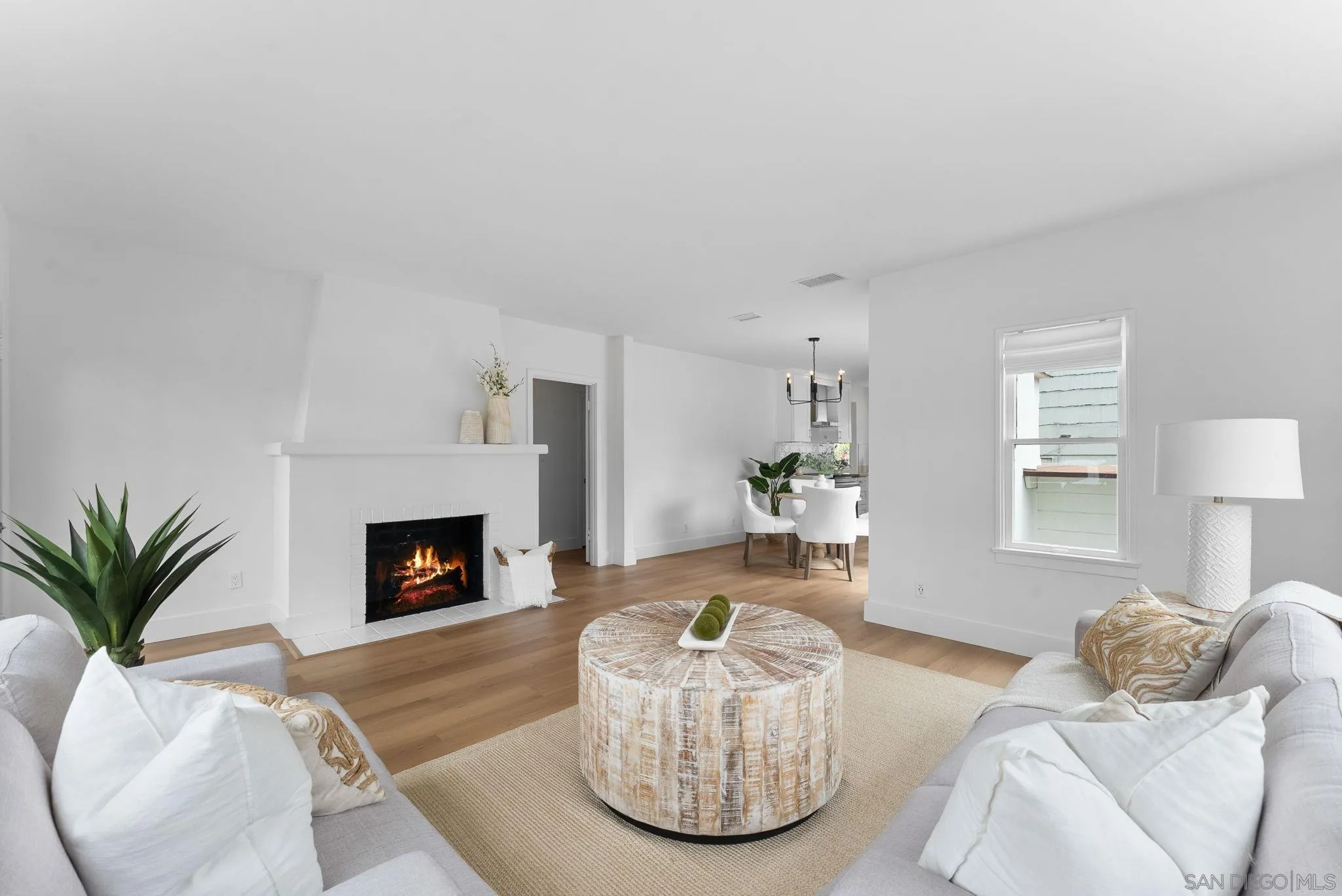 https://cdn.realtyfeed.com/cdn/127/260001605/451136521a486b09ede962890fbd2c69.webp