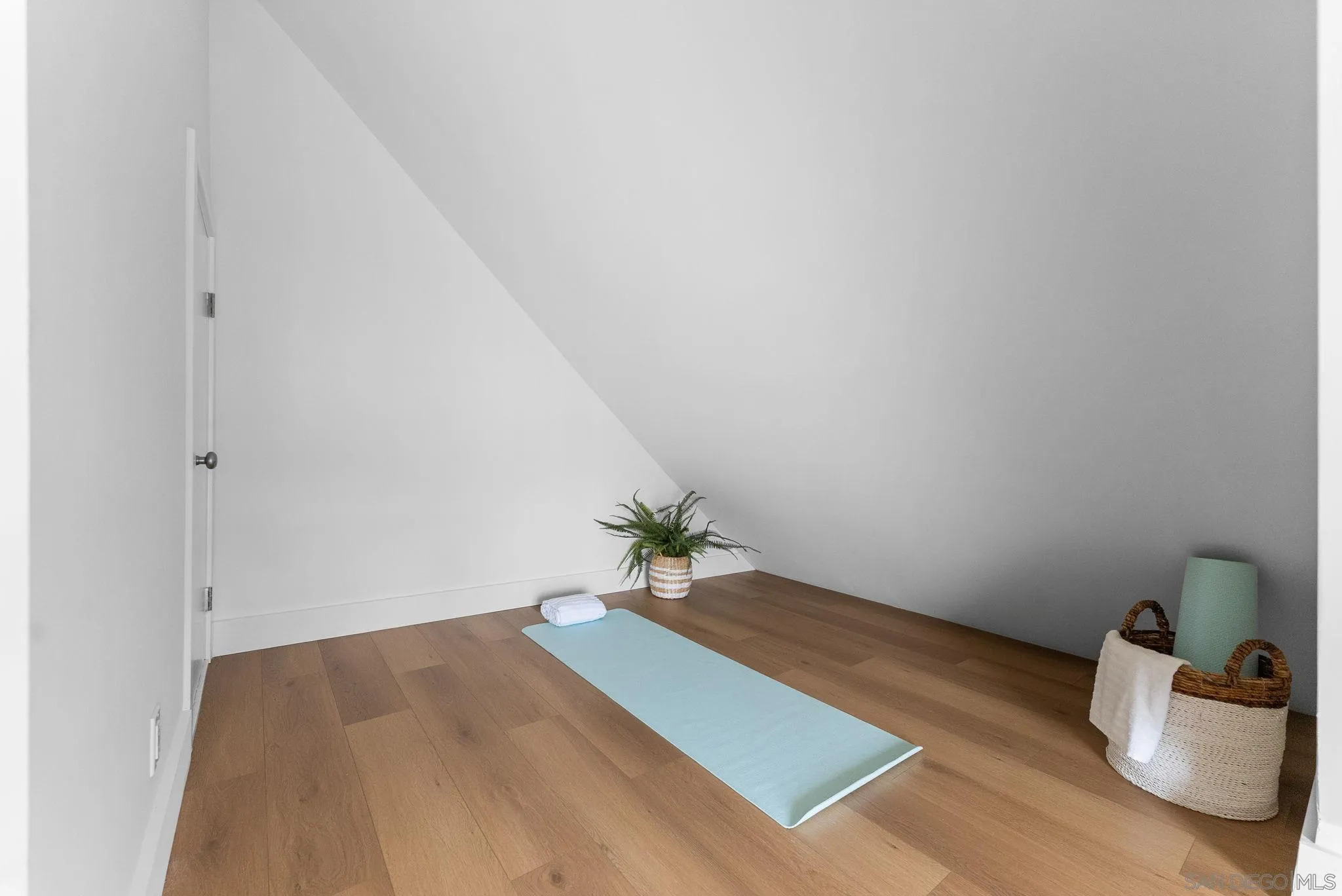 https://cdn.realtyfeed.com/cdn/127/260001605/6f15be182eeb8500db95c62bc2e39f38.webp
