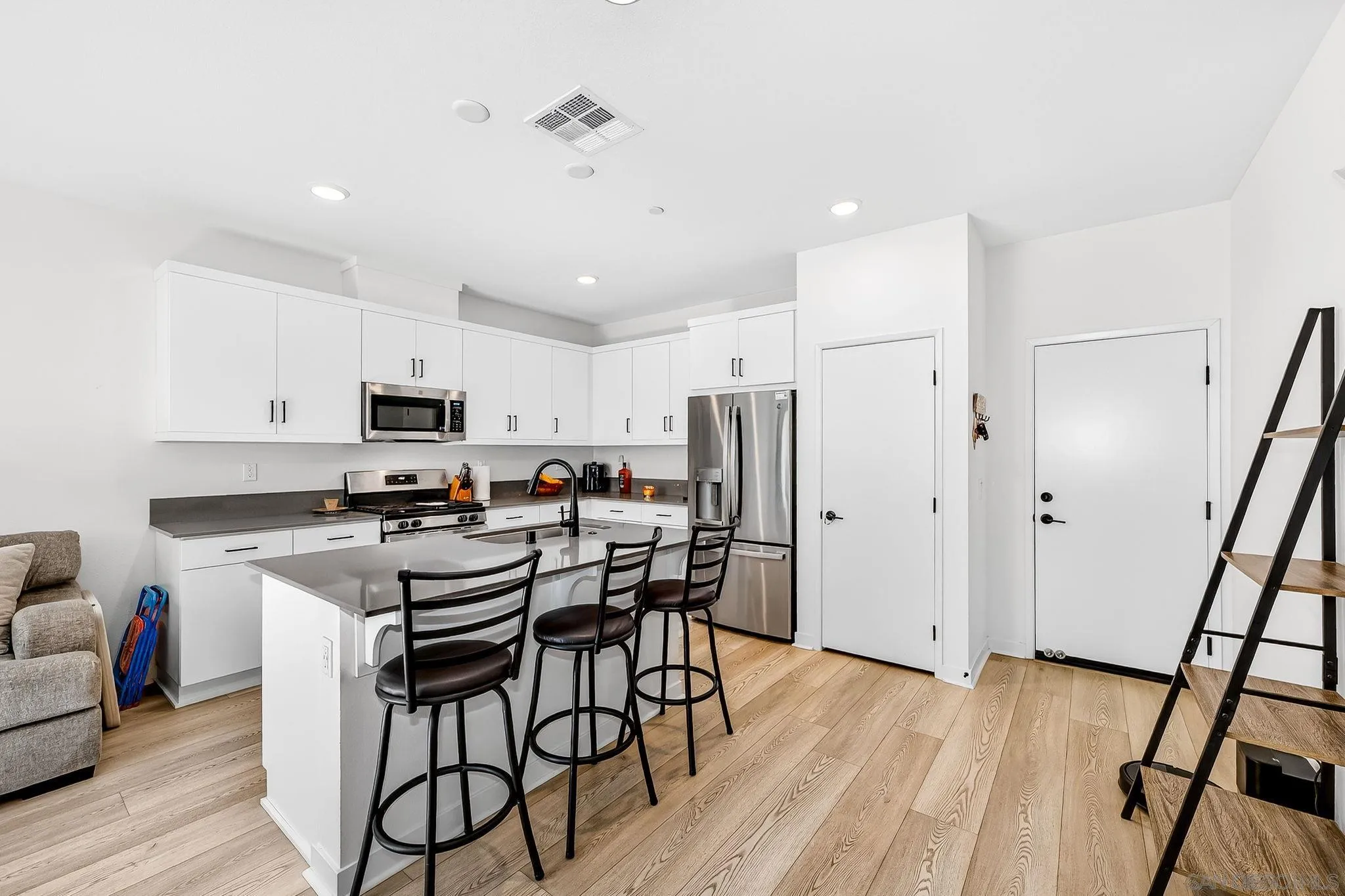 Photo #7: 260001609 Listing: Photo #7