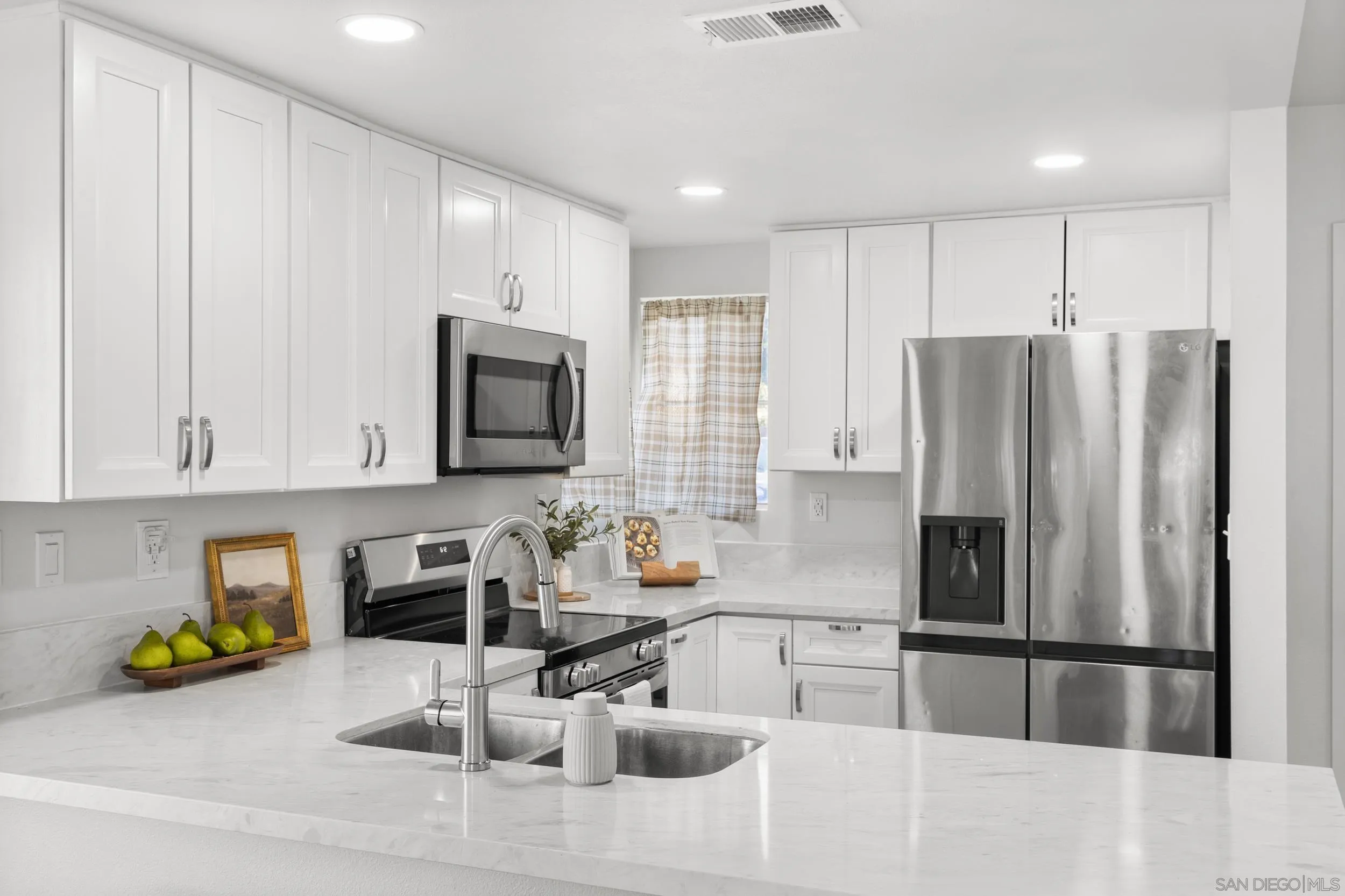 https://cdn.realtyfeed.com/cdn/127/260001610/4e088280b231c2308e24654c3fad262d.webp