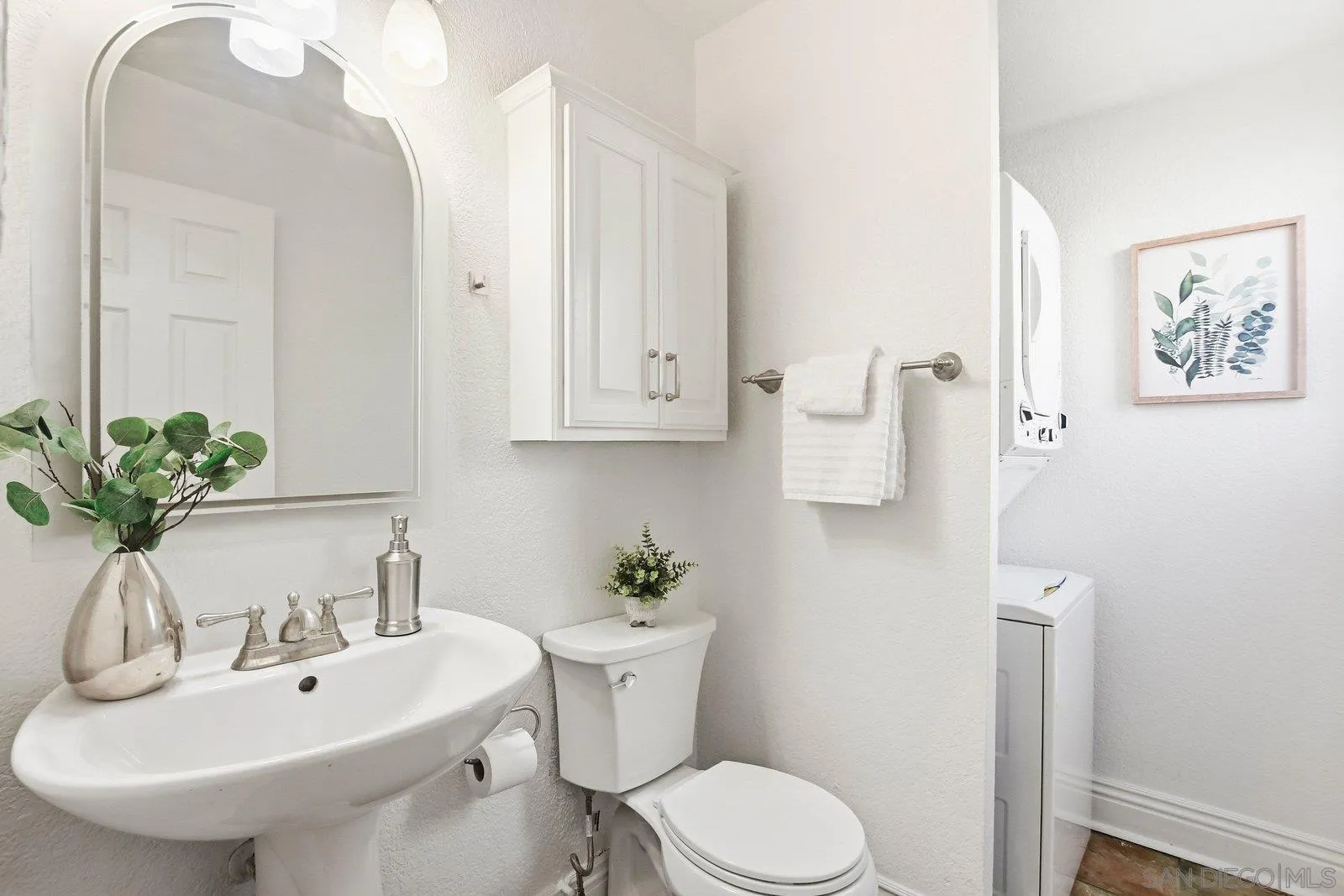 https://cdn.realtyfeed.com/cdn/127/260001613/5888b301fdbf57540fe55318182a7c9c.webp