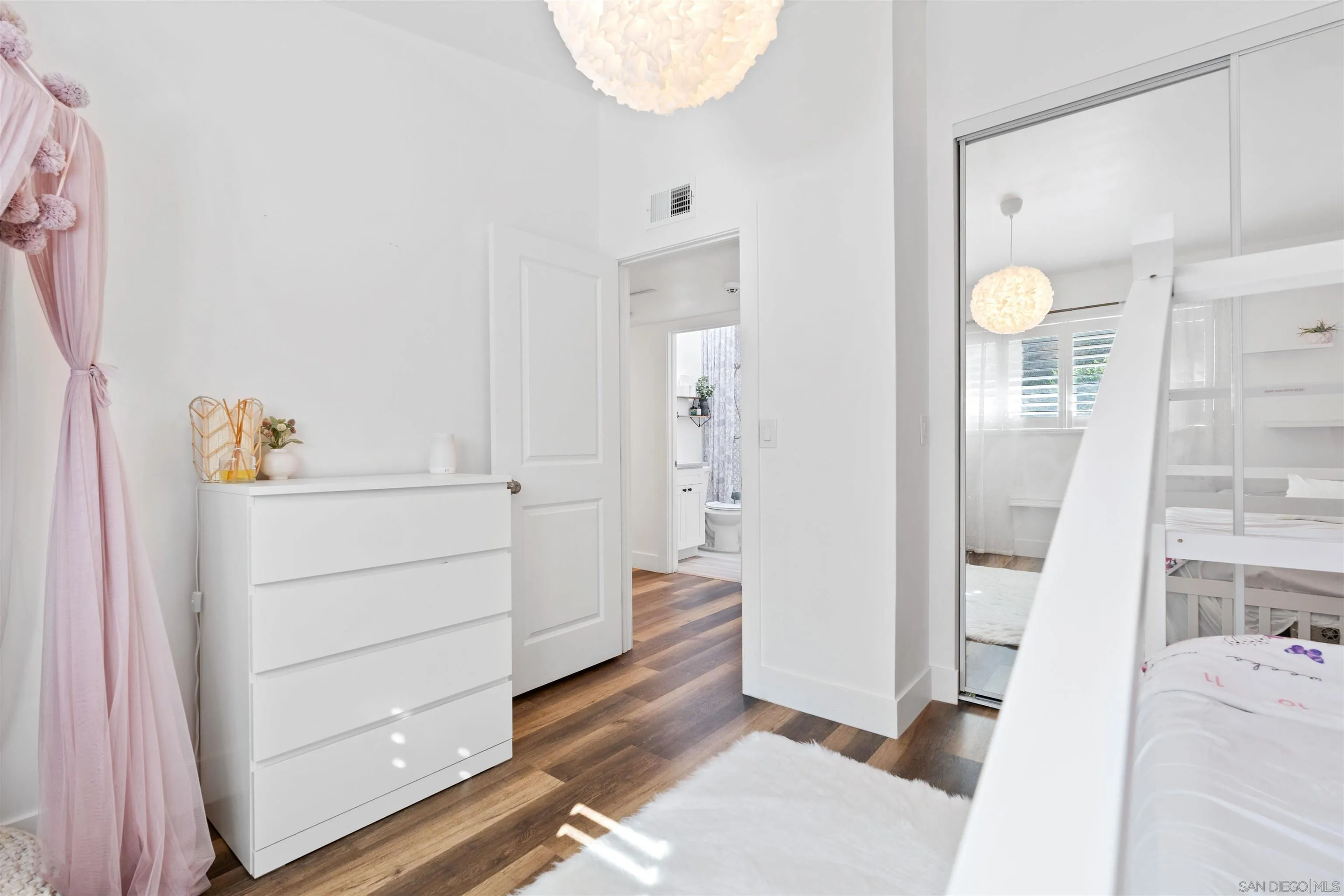 https://cdn.realtyfeed.com/cdn/127/260001616/c76709d9927a64d13020fca849a46f8d.webp