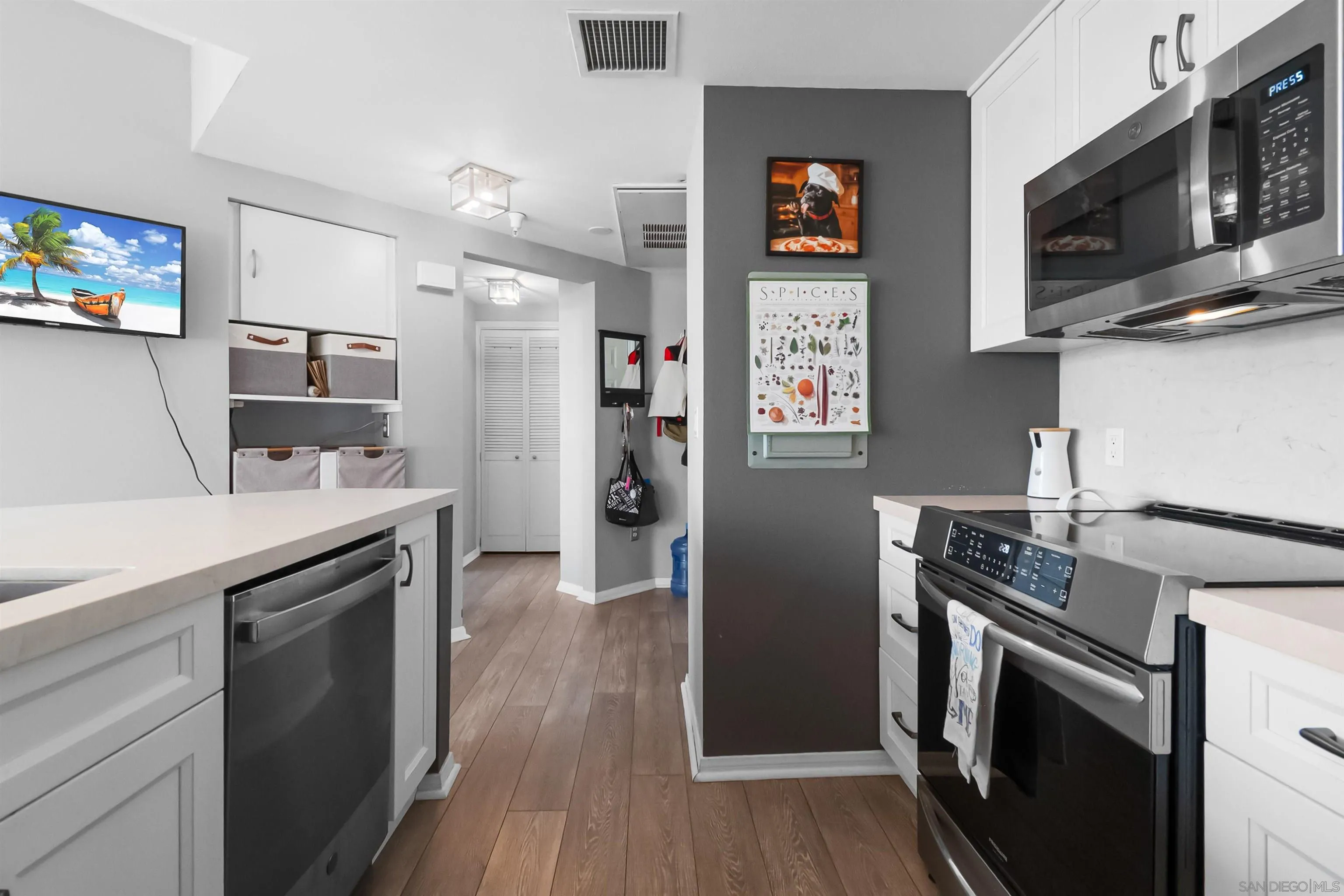 Photo #2: 260001618 Listing: Photo #2