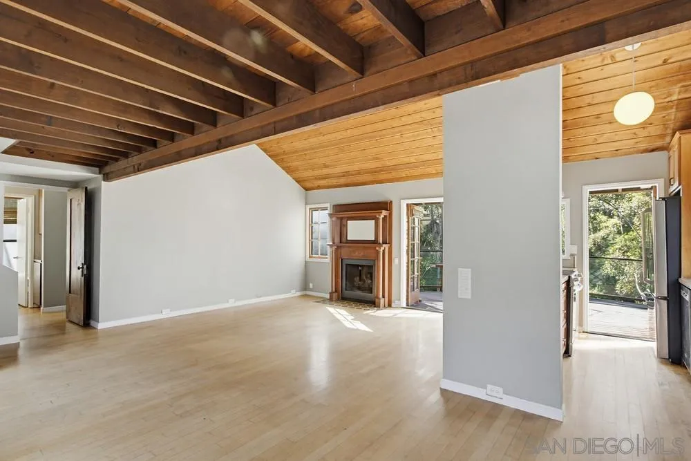 https://cdn.realtyfeed.com/cdn/127/260001620/30f914a5fe5b91826021fee814377804.webp