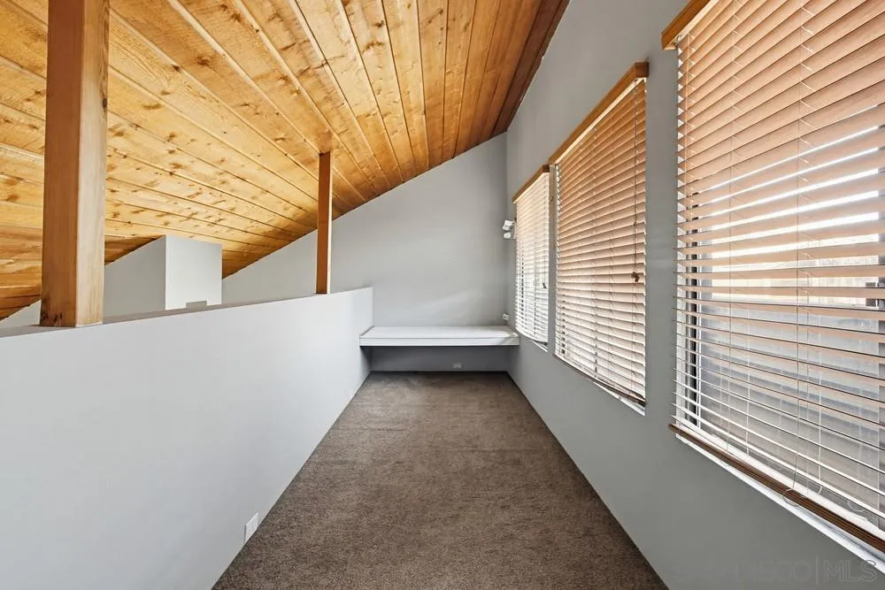 https://cdn.realtyfeed.com/cdn/127/260001620/93c1899c37cccbe326638b31280bfb9d.webp