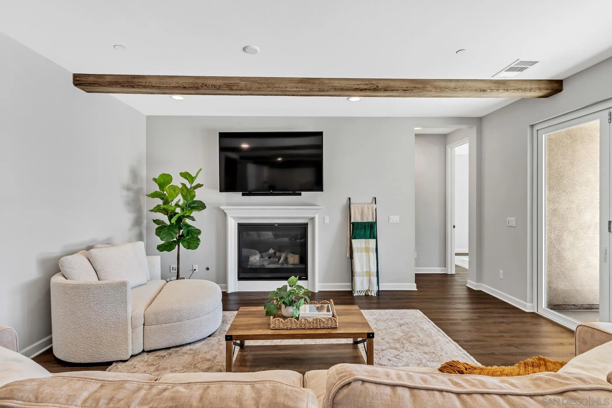 https://cdn.realtyfeed.com/cdn/127/260001621/08f7a186991566349436258e9badf9ca.webp