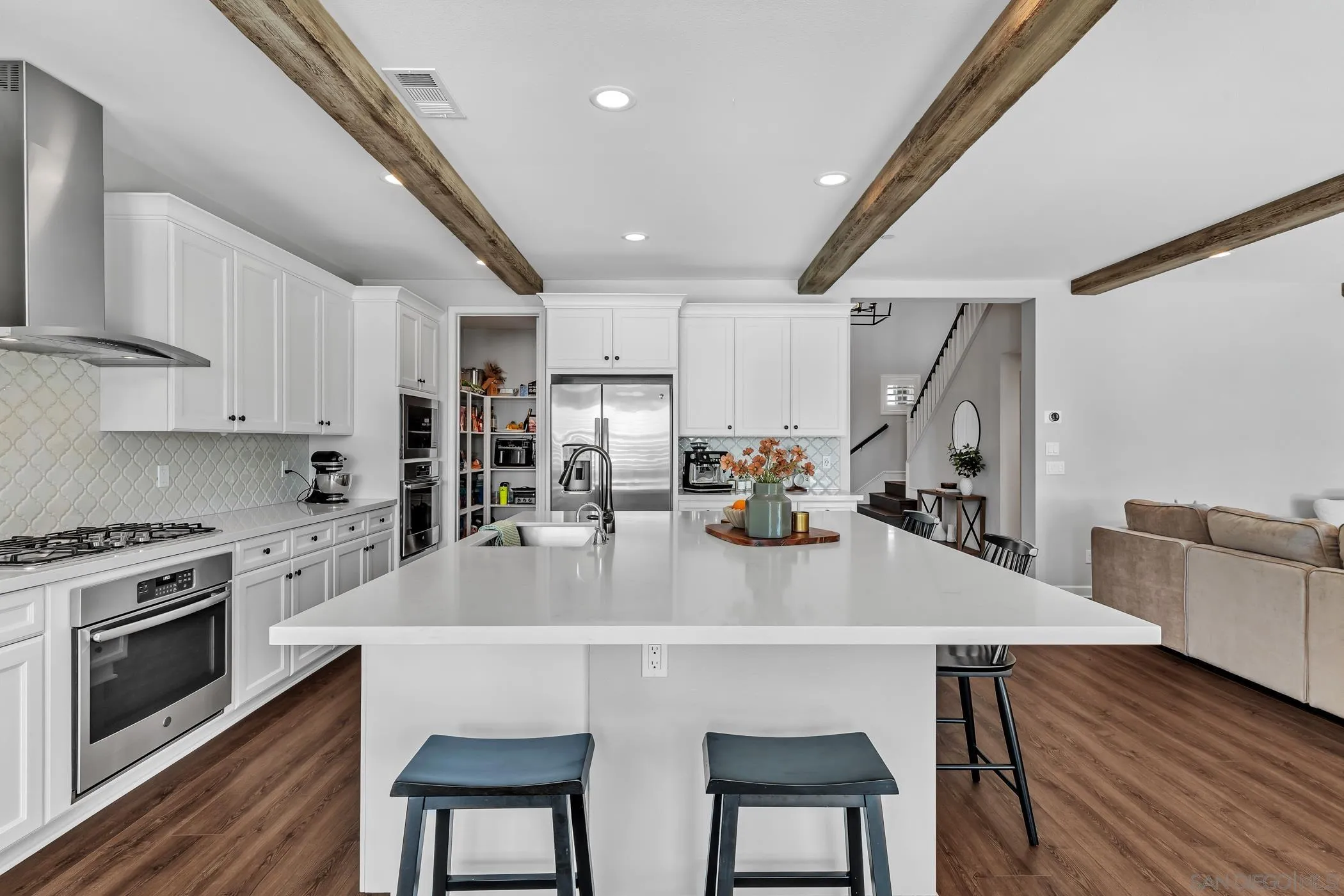 https://cdn.realtyfeed.com/cdn/127/260001621/b12387d9612b1de8e46c81c1388febb1.webp