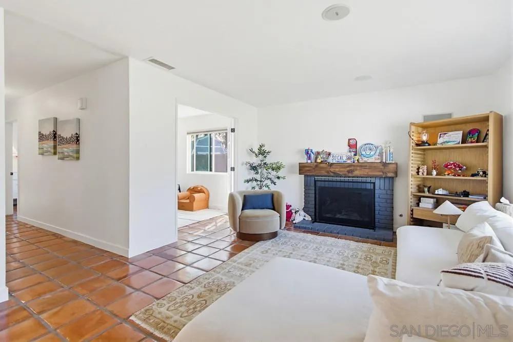 https://cdn.realtyfeed.com/cdn/127/260001623/82483f7d391cd4c22797bc8655c78186.webp
