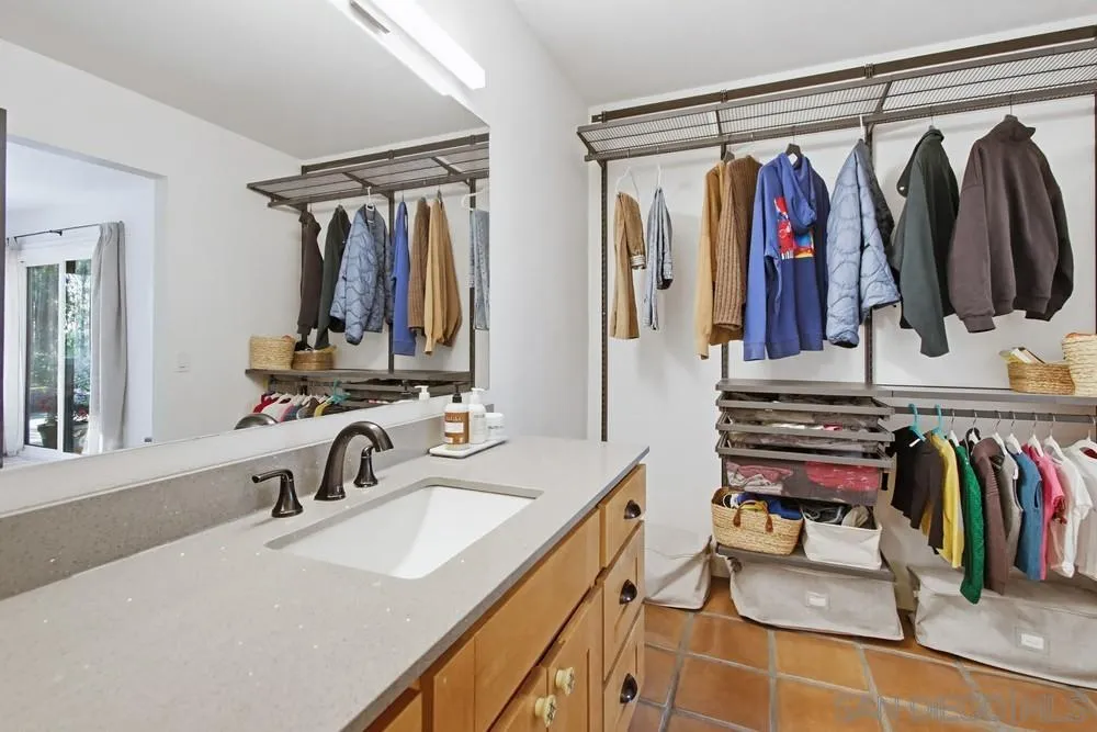 https://cdn.realtyfeed.com/cdn/127/260001623/8ce67bb1b08a6878f82a14ef114f1d03.webp
