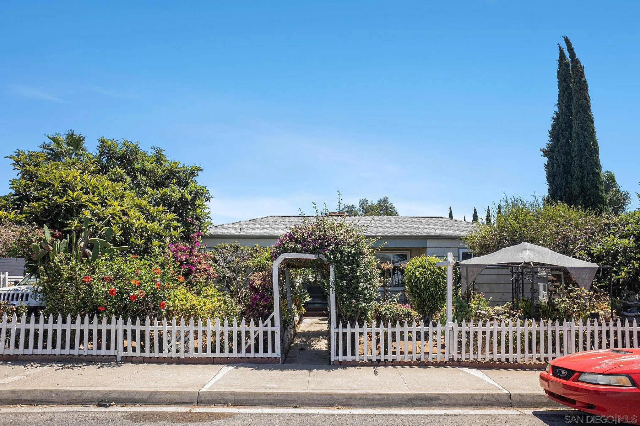 https://cdn.realtyfeed.com/cdn/127/260001630/ad4d3a0be0b8405a14f0d5b51bb06645.webp