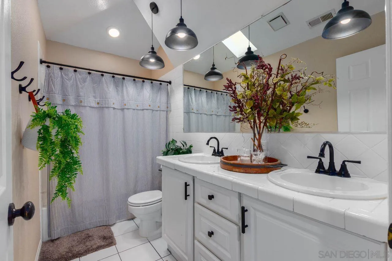 https://cdn.realtyfeed.com/cdn/127/260001635/749b78d88821d3a1b91a888127d4dfc4.webp