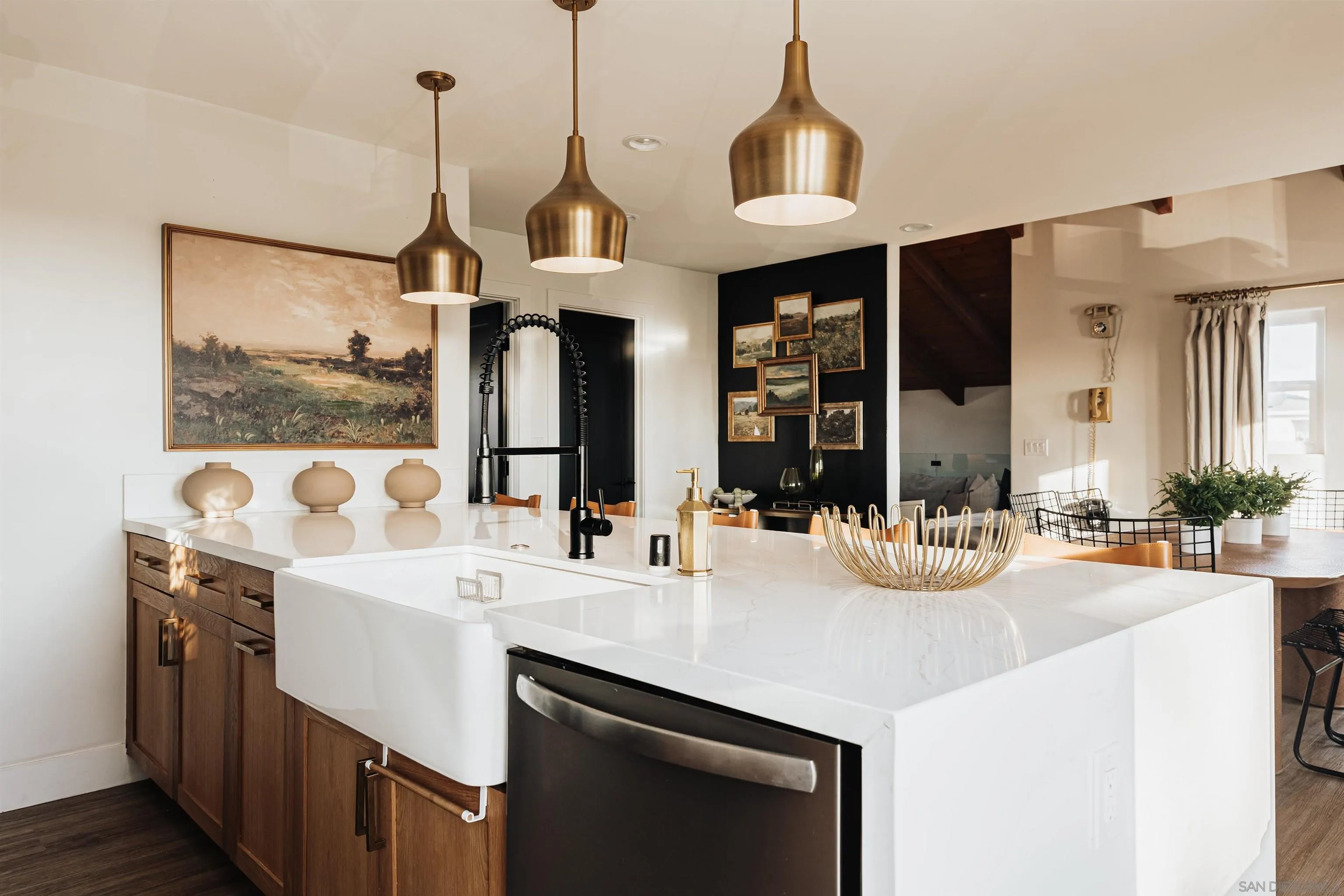 https://cdn.realtyfeed.com/cdn/127/260001653/b0163885803e32662bd2d93756e21f88.webp