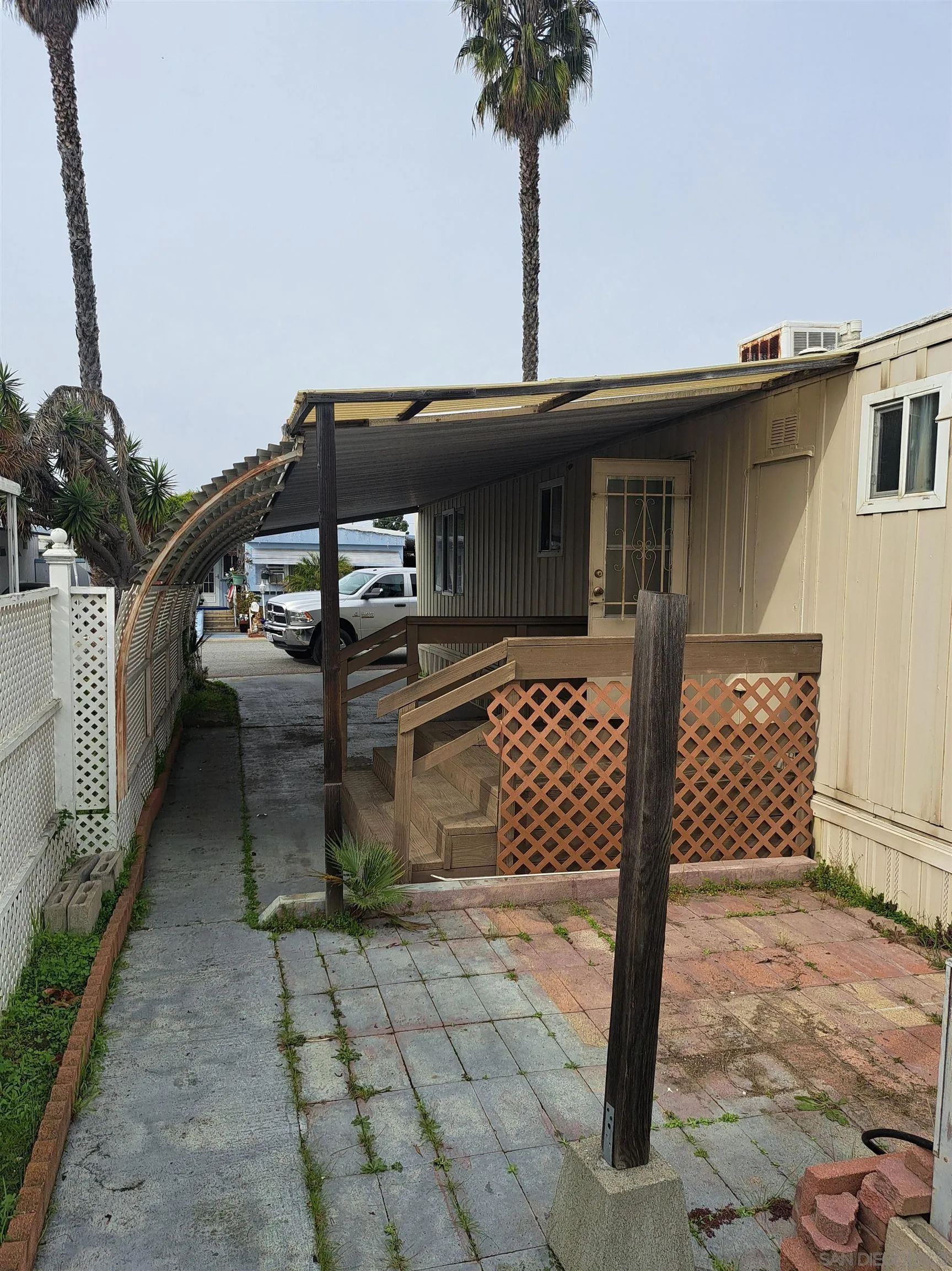 https://cdn.realtyfeed.com/cdn/127/260001661/484ce63e08344ef4849635846af4cb85.webp