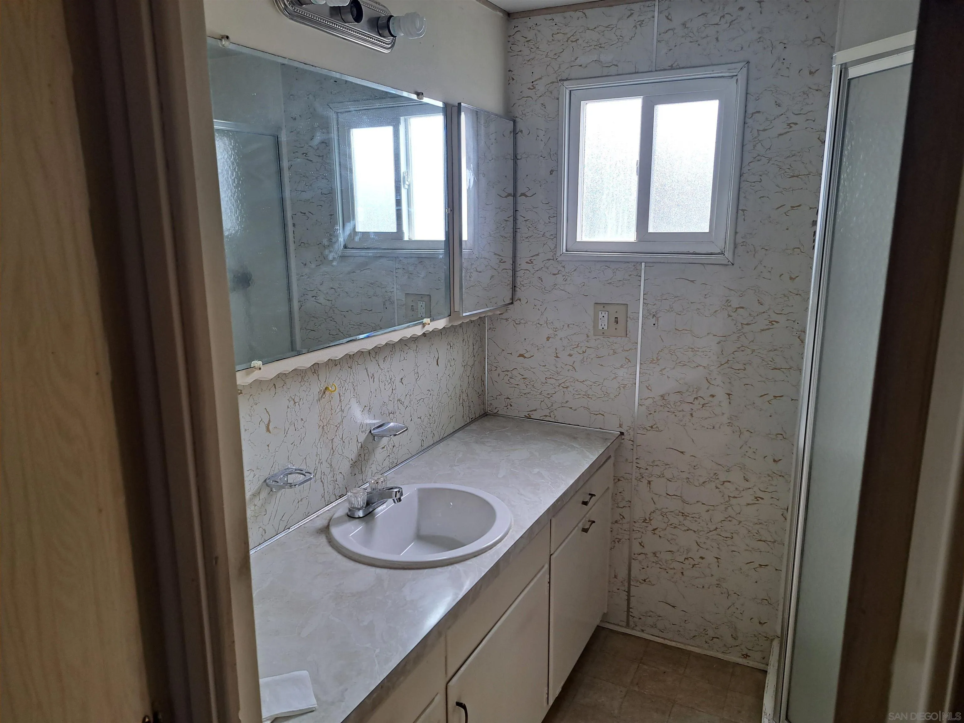 https://cdn.realtyfeed.com/cdn/127/260001661/6ca480c5c84ee48c9da9da78aa9ad107.webp