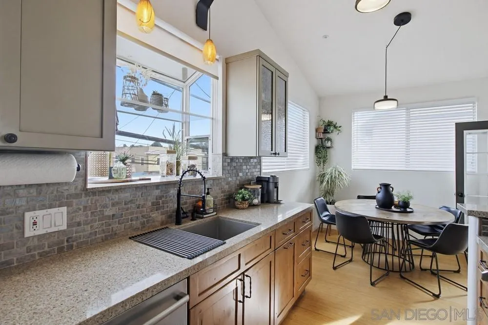 https://cdn.realtyfeed.com/cdn/127/260001662/3fe6baf3ae5364ddde64453cd25296b3.webp