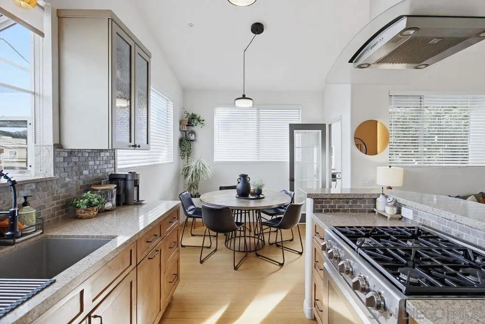https://cdn.realtyfeed.com/cdn/127/260001662/77ab6de0c09c4bd6c950ee45c6f06f32.webp