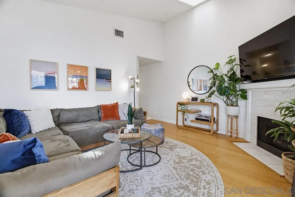 https://cdn.realtyfeed.com/cdn/127/260001662/cc3145639bc183eced22f783ac6b2861.webp