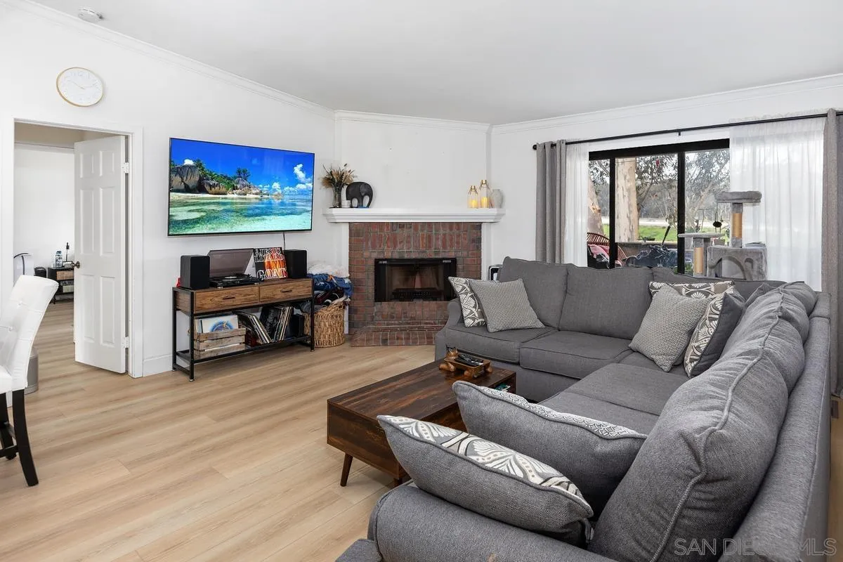 https://cdn.realtyfeed.com/cdn/127/260001663/721414bfb614319992c68a8660e48055.webp