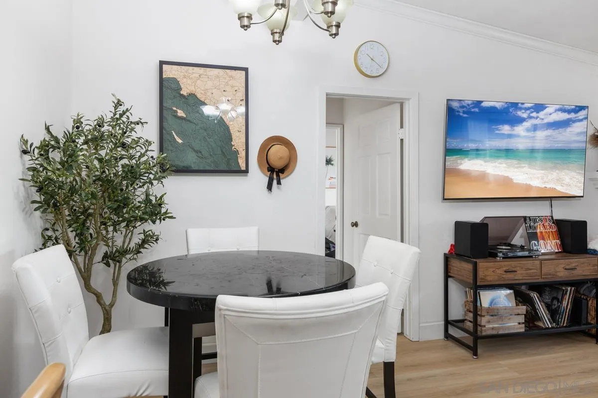 https://cdn.realtyfeed.com/cdn/127/260001663/b2b6796b7193735aea3ec99556ec1f31.webp