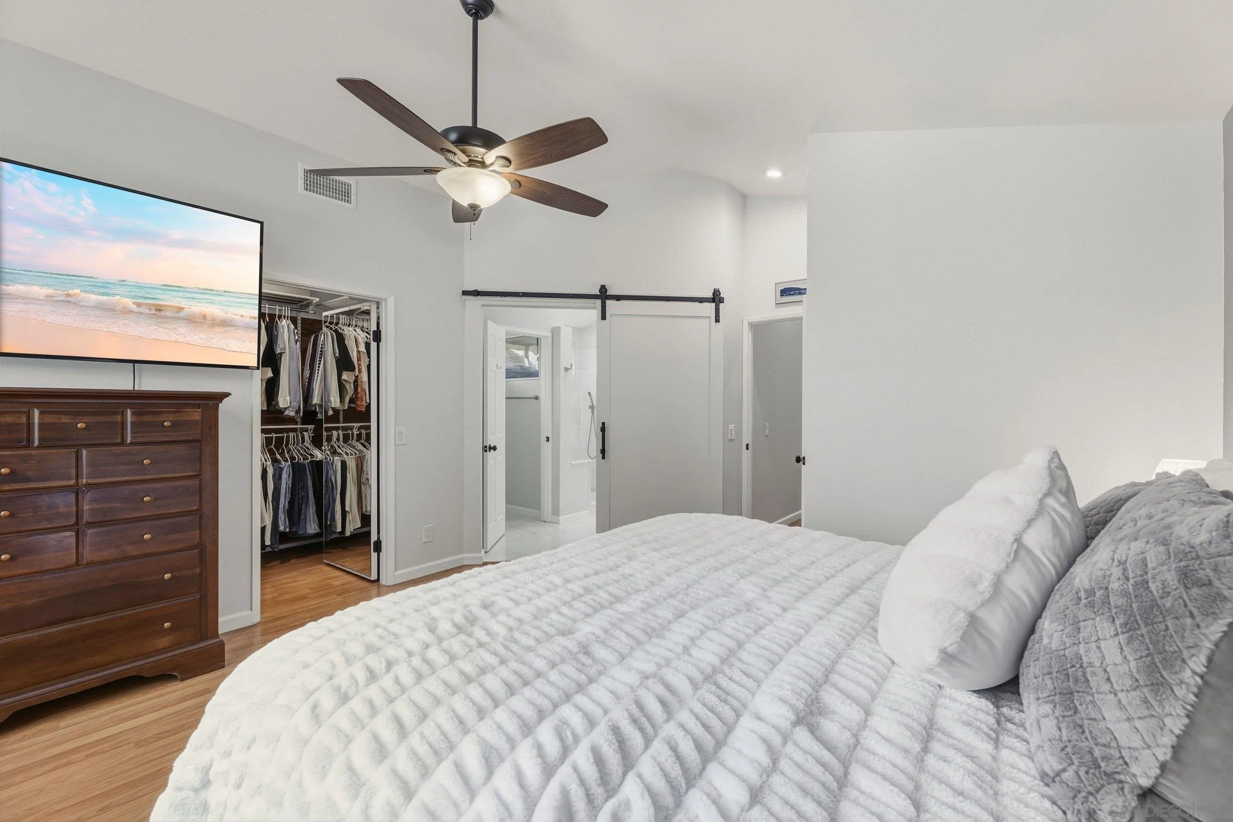 https://cdn.realtyfeed.com/cdn/127/260001670/39fcfb3d20bab61a63f15b879d536130.webp