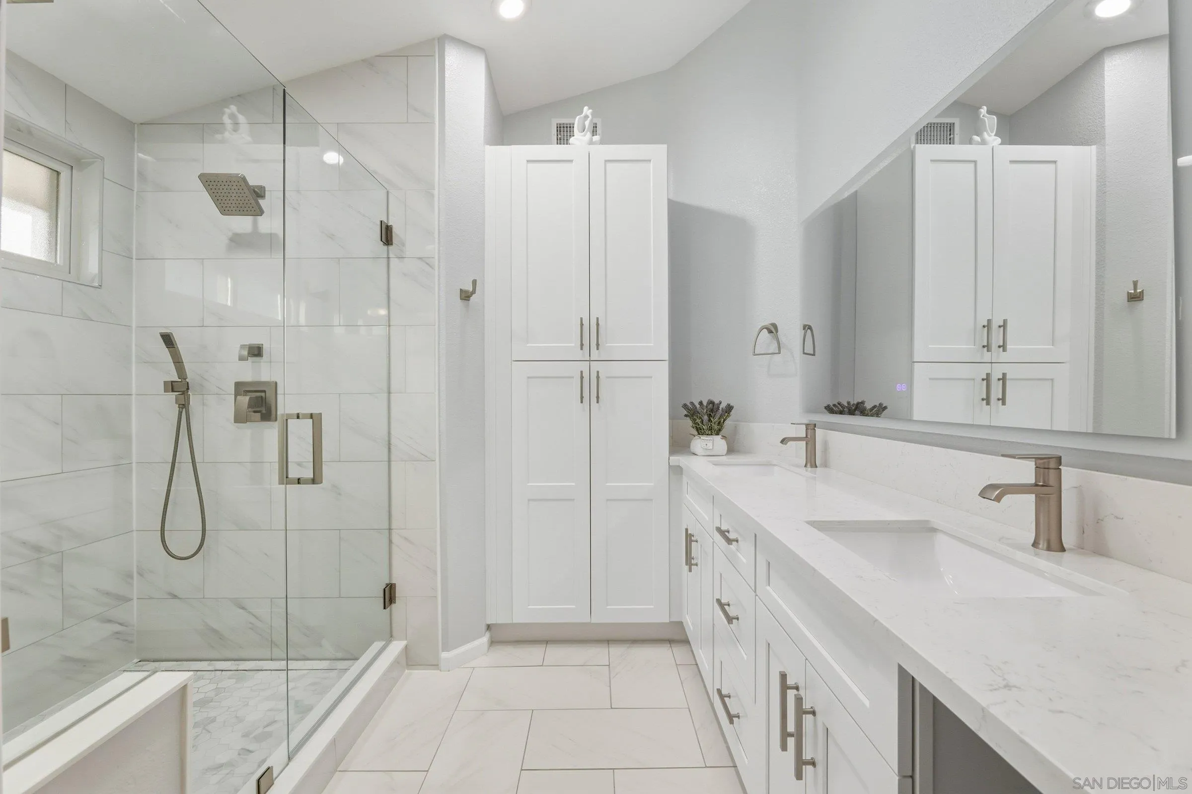 https://cdn.realtyfeed.com/cdn/127/260001670/54aa898f8e493b739fe087c05db23d17.webp