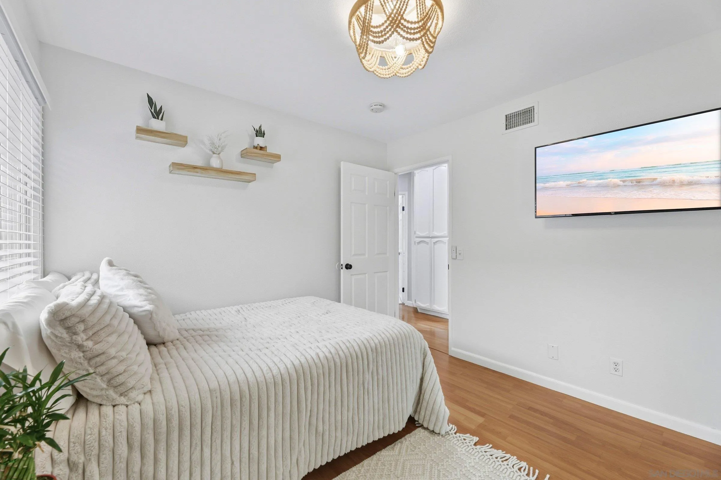 https://cdn.realtyfeed.com/cdn/127/260001670/d86d15d2d918616c17a7c419e1f168f7.webp