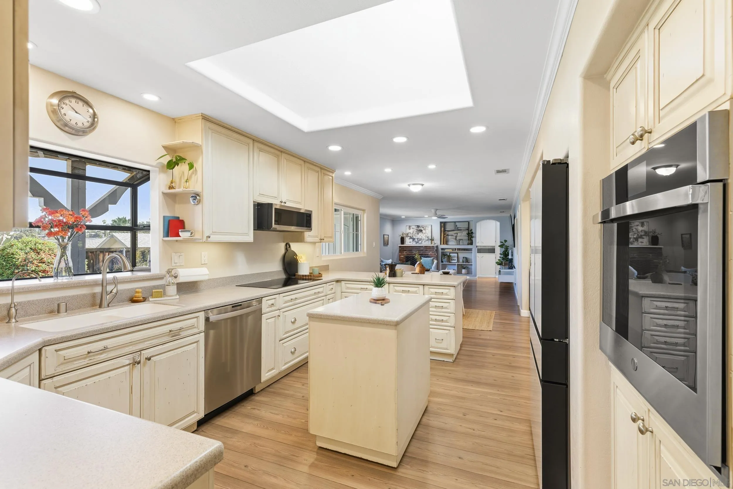 https://cdn.realtyfeed.com/cdn/127/260001673/8353f955f95481464ccbab0f5313a3dc.webp