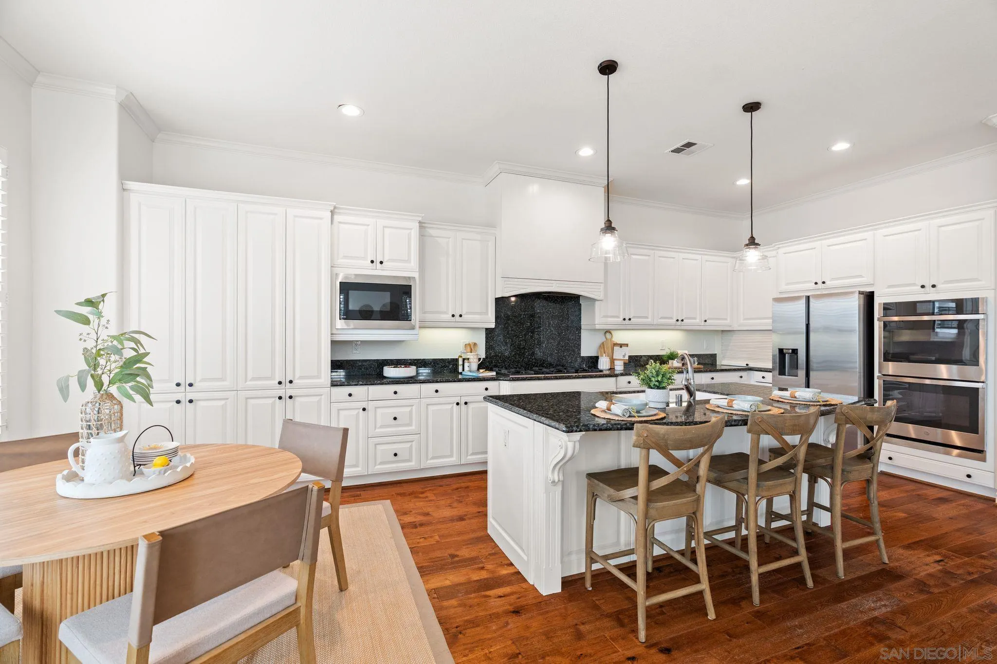 https://cdn.realtyfeed.com/cdn/127/260001682/15979f05993013c07a66b31c2e9523d7.webp
