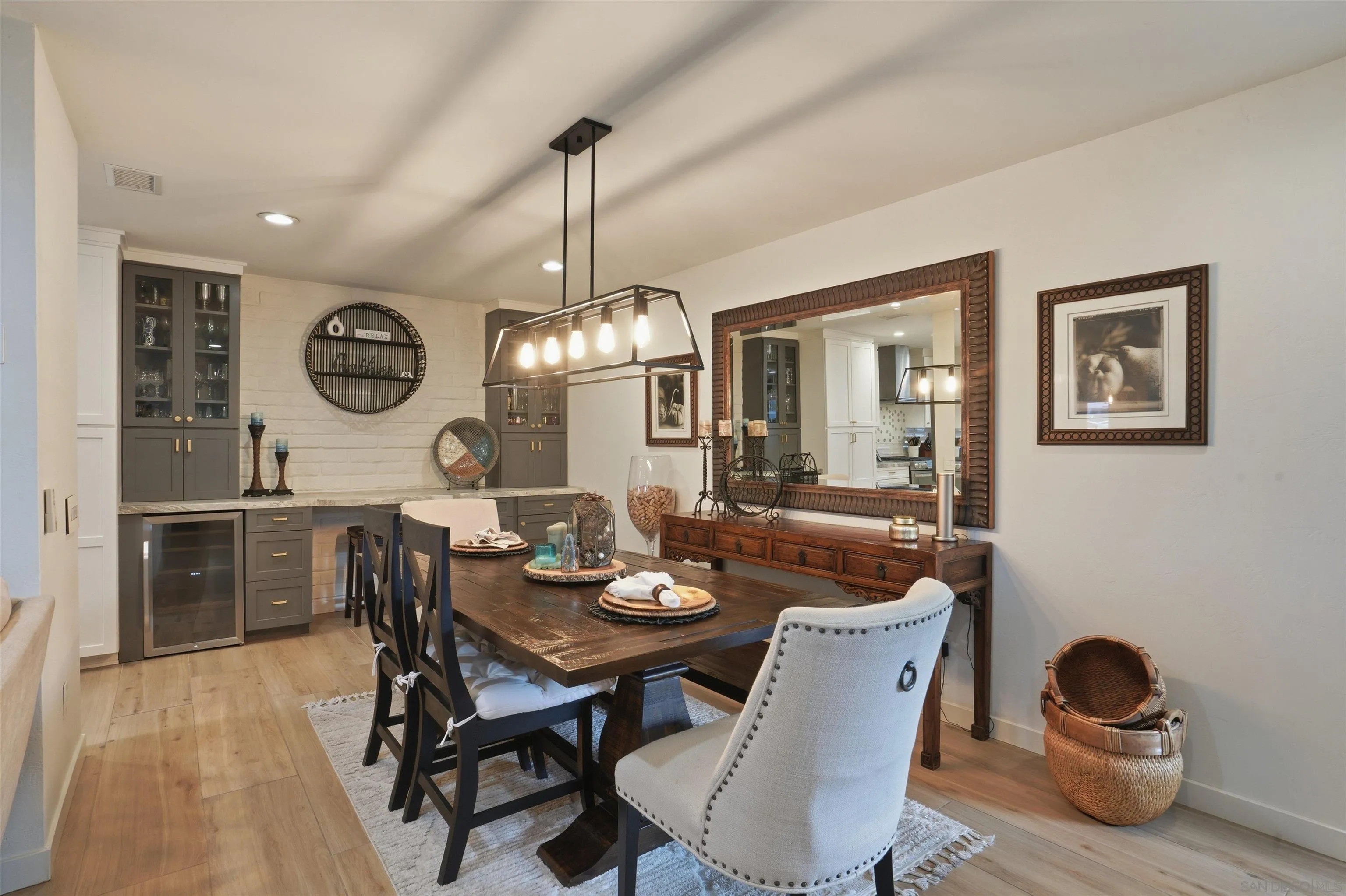 https://cdn.realtyfeed.com/cdn/127/260001683/e7a9f2794e3b6cd951c5062b5cae19ee.webp