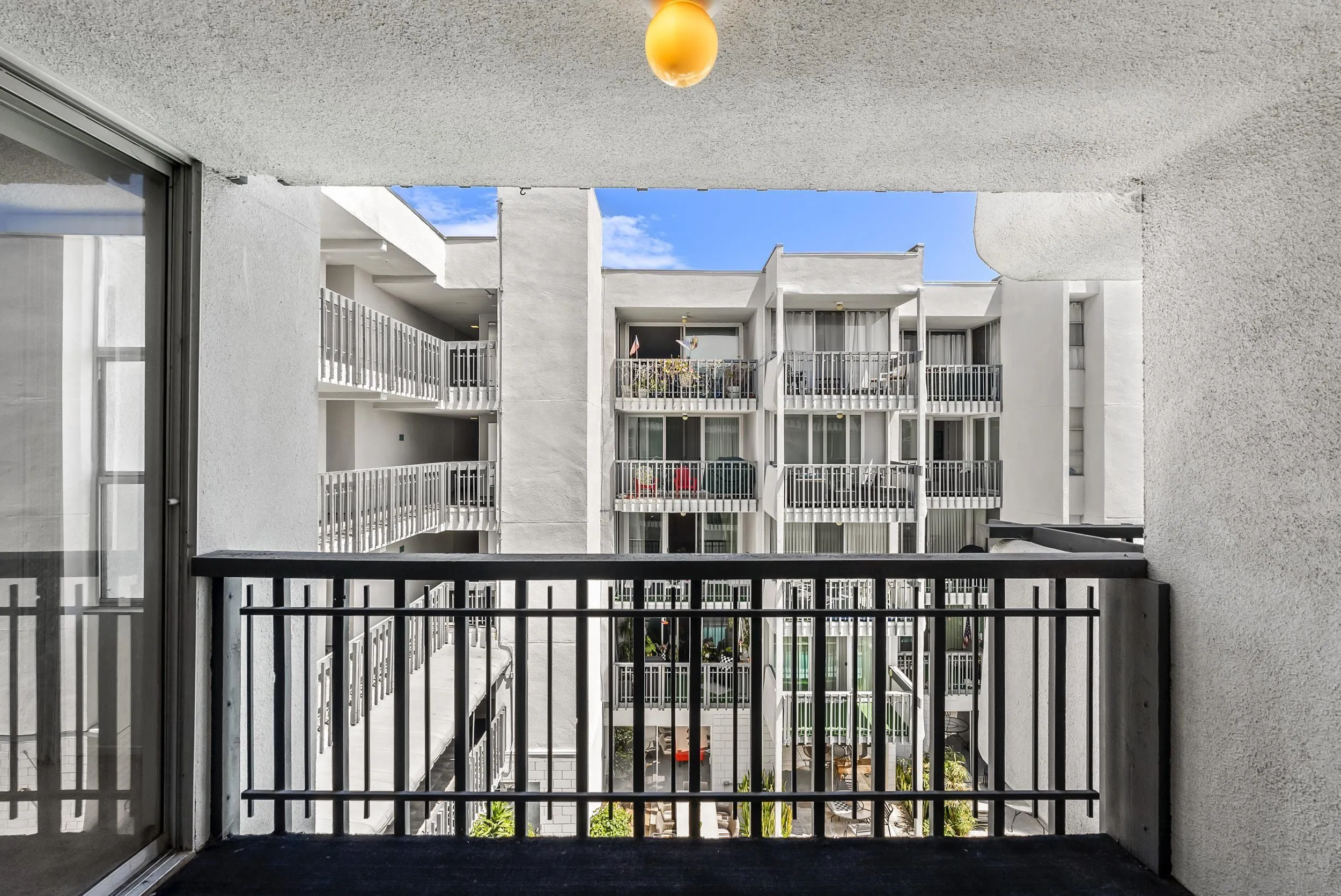 https://cdn.realtyfeed.com/cdn/127/260001685/41cb11b9c9a4a26405f9fcbcbaa0f338.webp