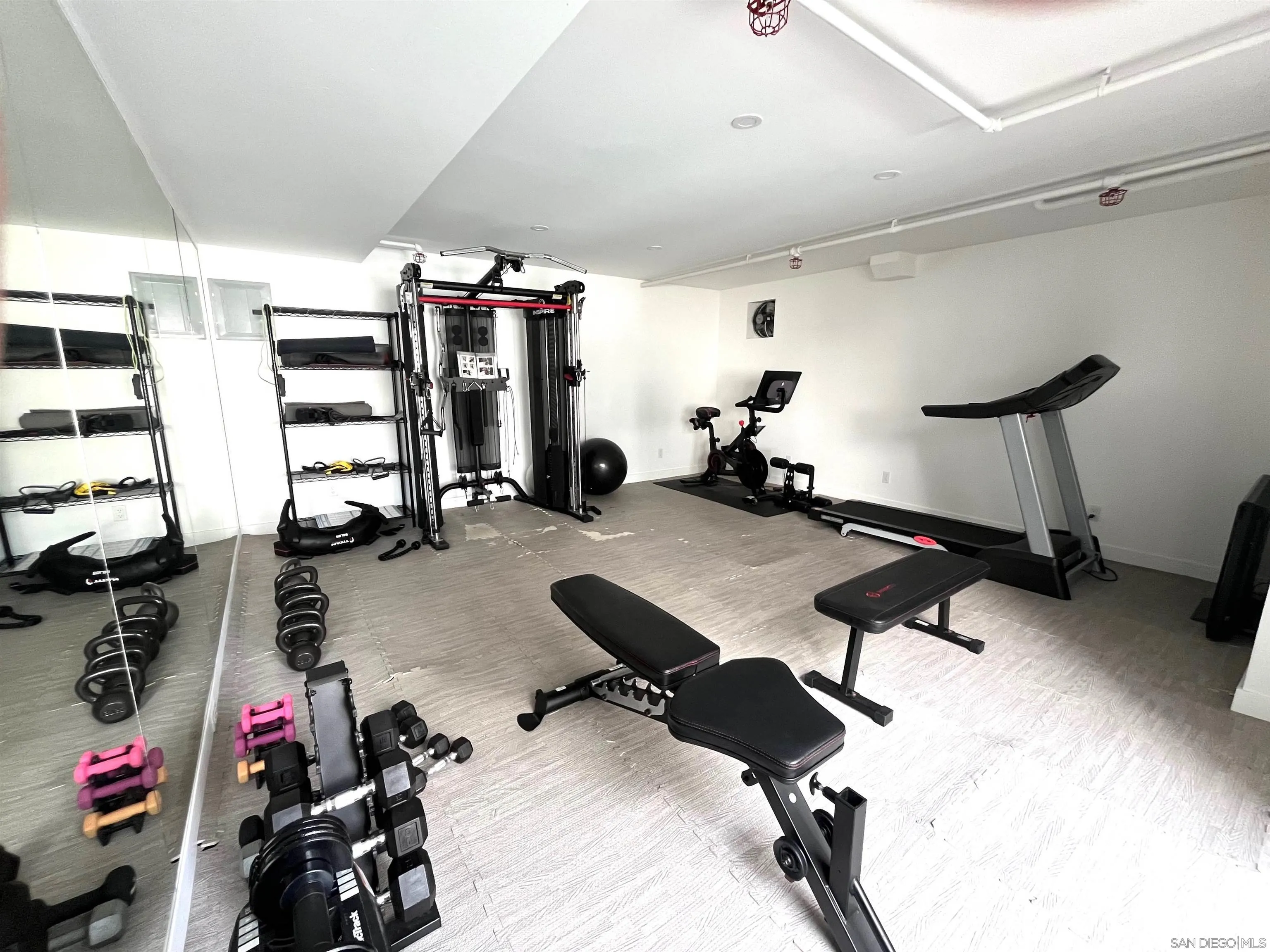 https://cdn.realtyfeed.com/cdn/127/260001685/441ac27cfe538a7b15b17afe8bc44a76.webp