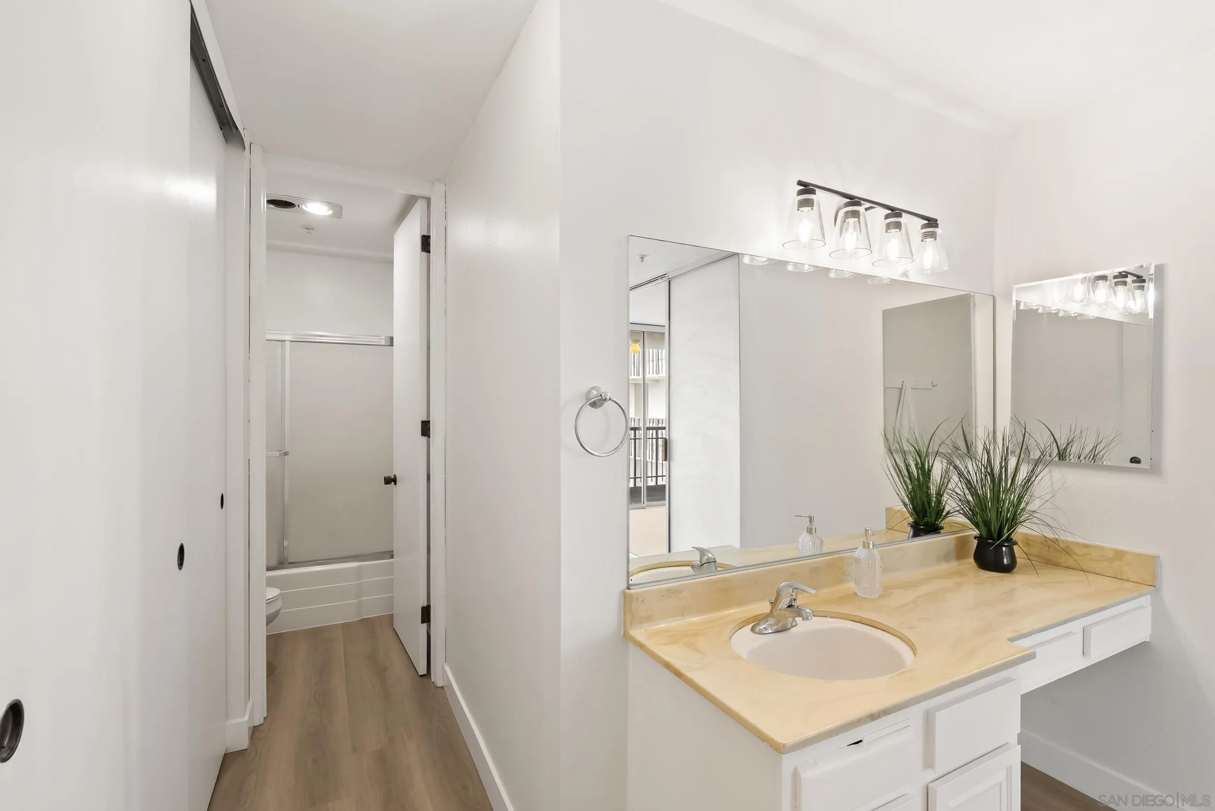 https://cdn.realtyfeed.com/cdn/127/260001685/c45124f6fff6df4cfe1d165382ddcc6c.webp