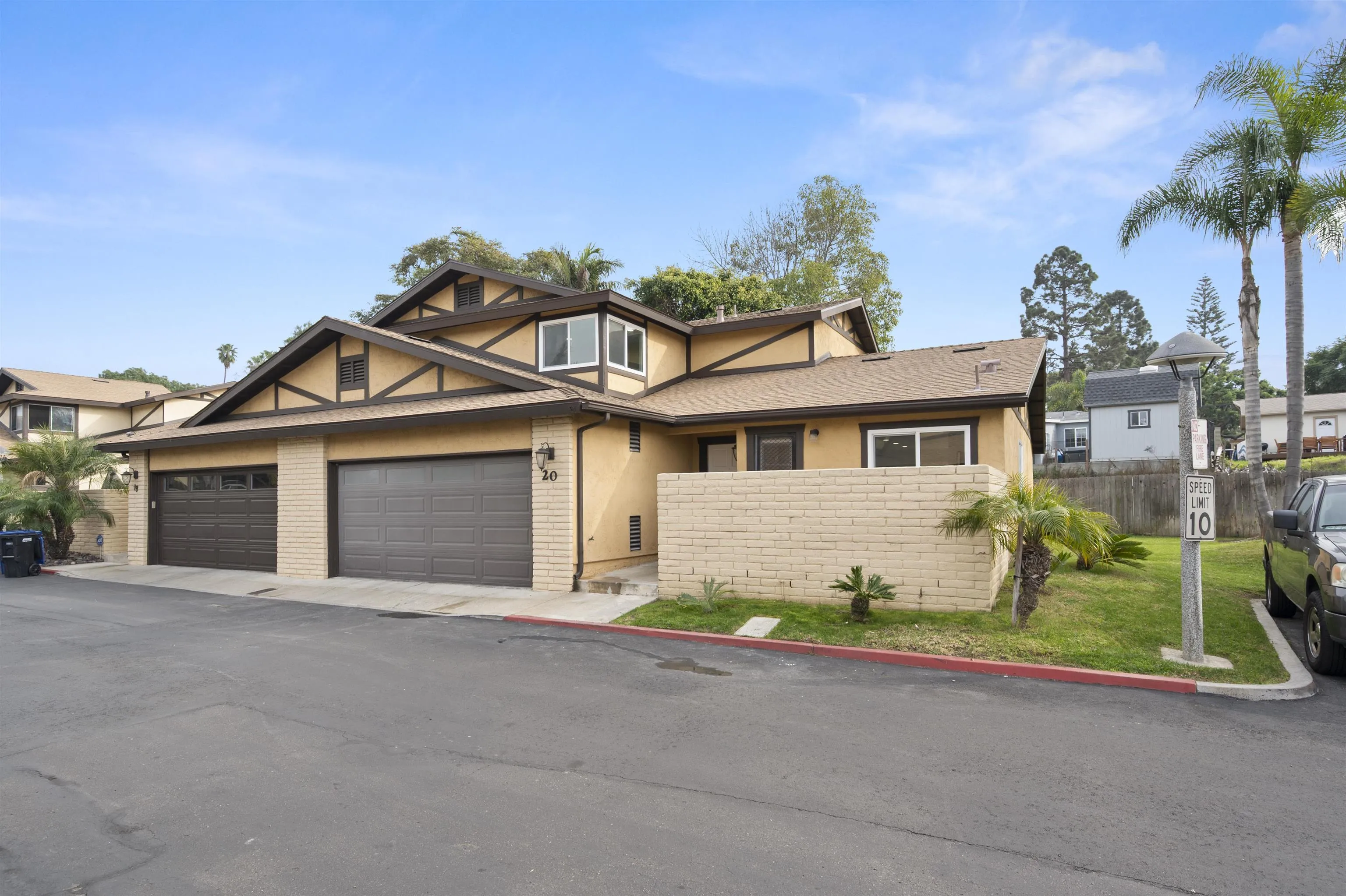 Photo #2: 260001686 Listing: Photo #2