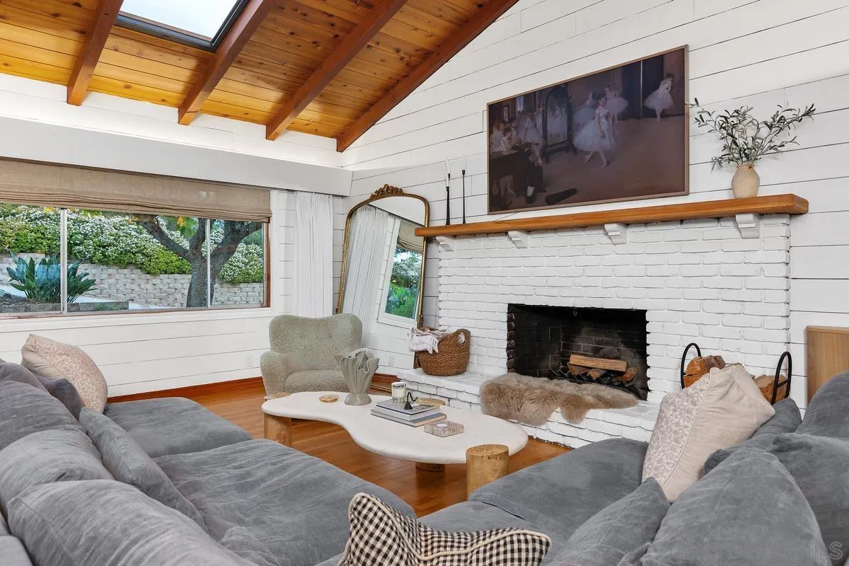 https://cdn.realtyfeed.com/cdn/127/260001687/de657b0733654632e53028351ad2cd6f.webp