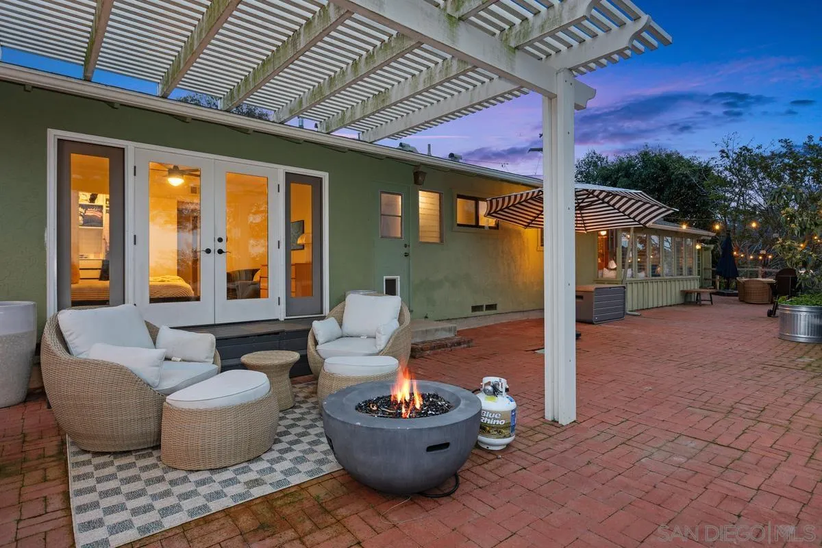 https://cdn.realtyfeed.com/cdn/127/260001687/f8129cbbd76261dad1e316e493fd1de8.webp
