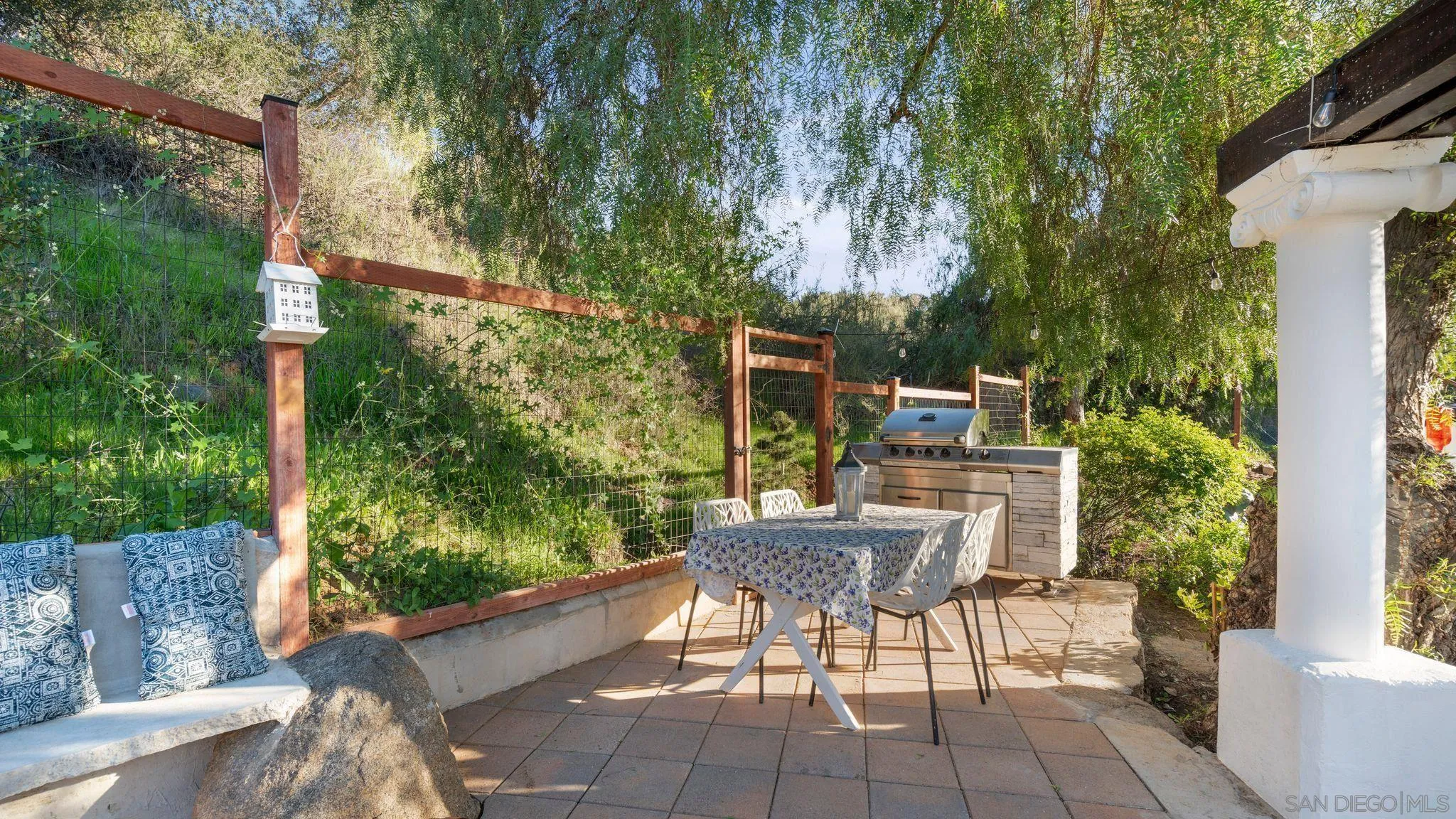 https://cdn.realtyfeed.com/cdn/127/260001688/464c9658881f4a3f60275b7804285fff.webp