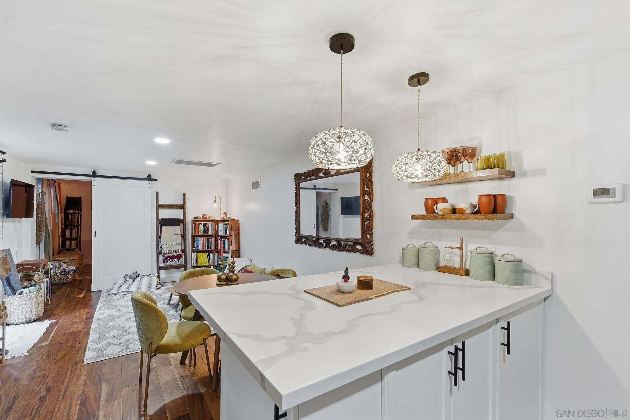https://cdn.realtyfeed.com/cdn/127/260001688/565335fac1b2a418981e72d4a8c190cc.webp