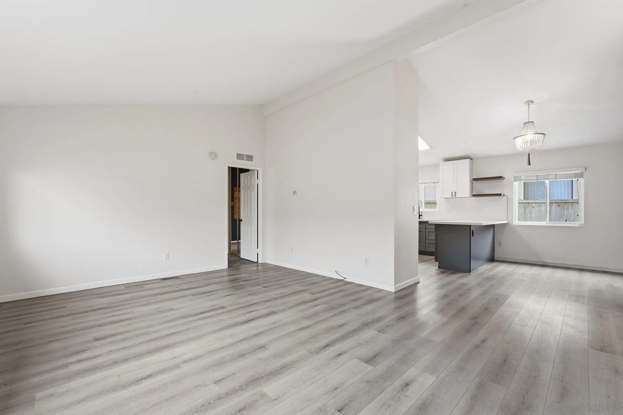 https://cdn.realtyfeed.com/cdn/127/260001692/3eb1d45281c79bc20452a972e43025f1.webp