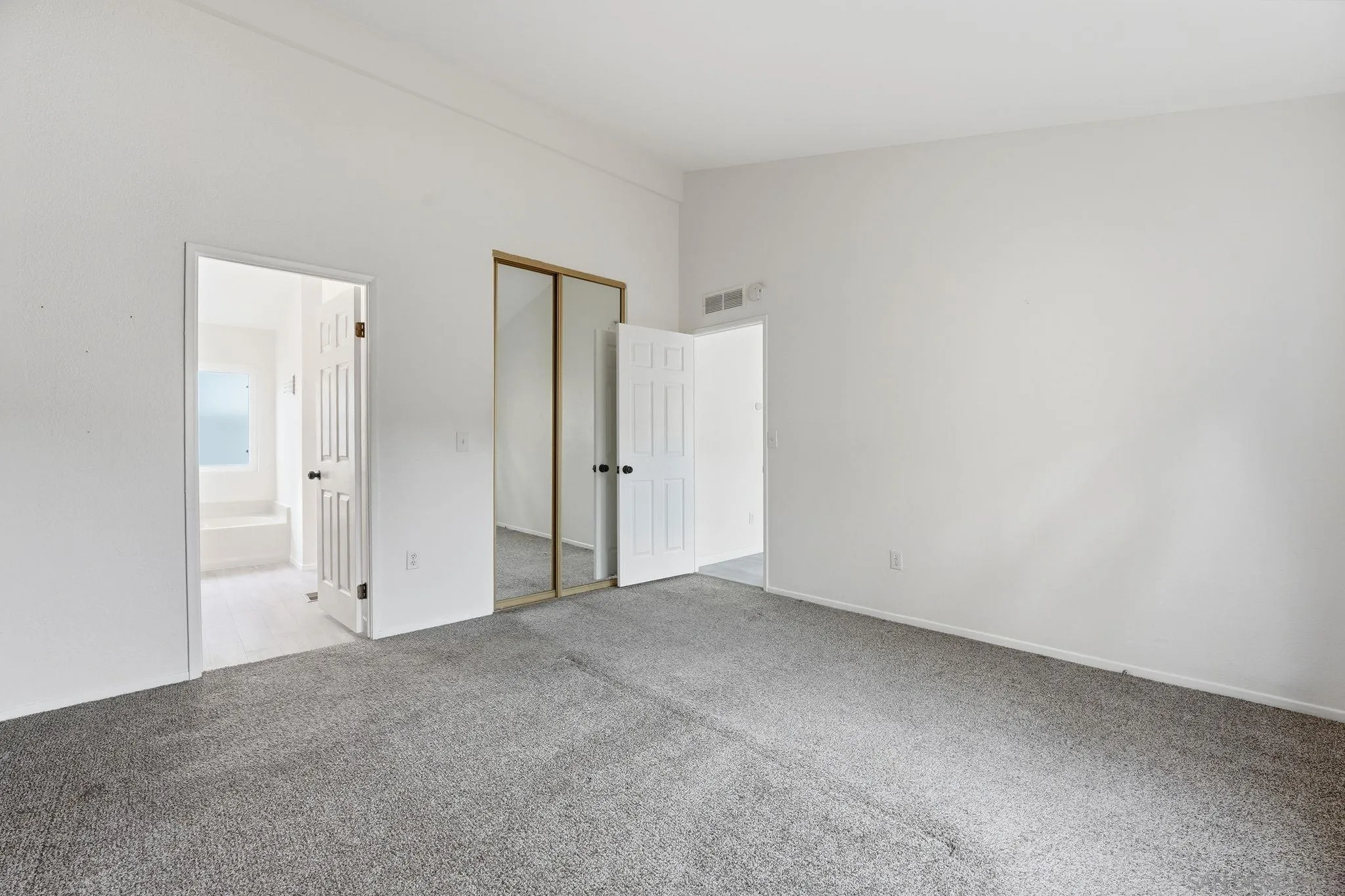 https://cdn.realtyfeed.com/cdn/127/260001692/dcae2a2238e292654ba85e7218dcc544.webp