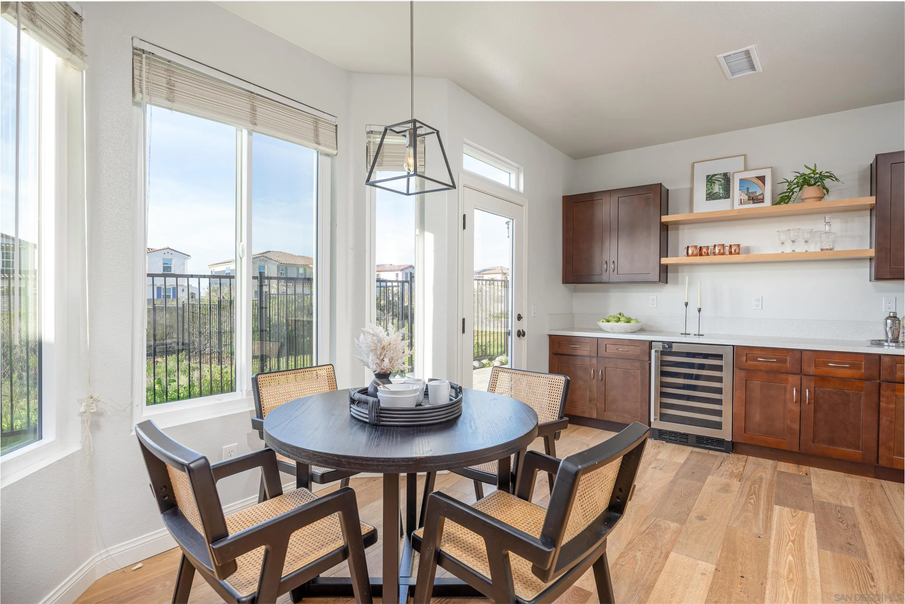 https://cdn.realtyfeed.com/cdn/127/260001695/3acef607c6dfc0eb60135792d56926c4.webp