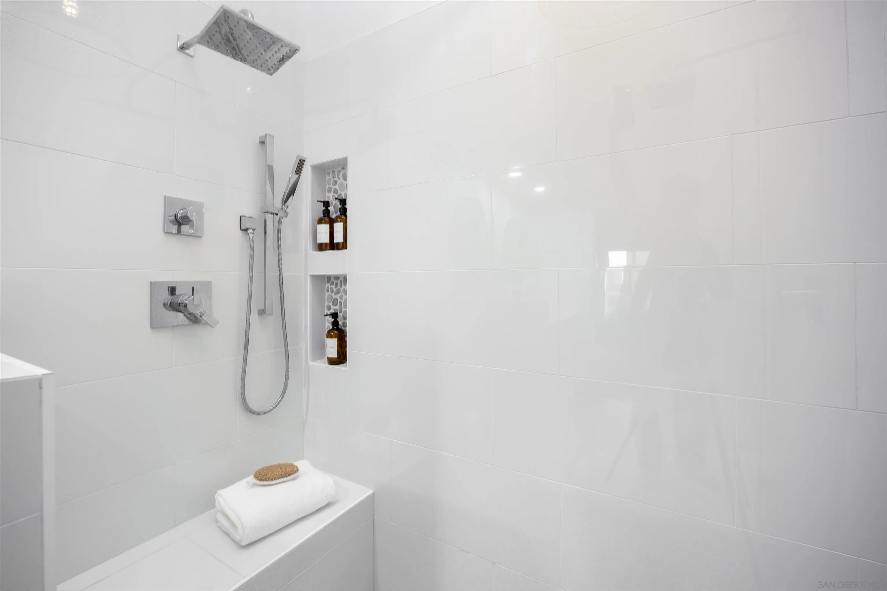 https://cdn.realtyfeed.com/cdn/127/260001695/45099f904f7c5071ace1f97117fa2486.webp