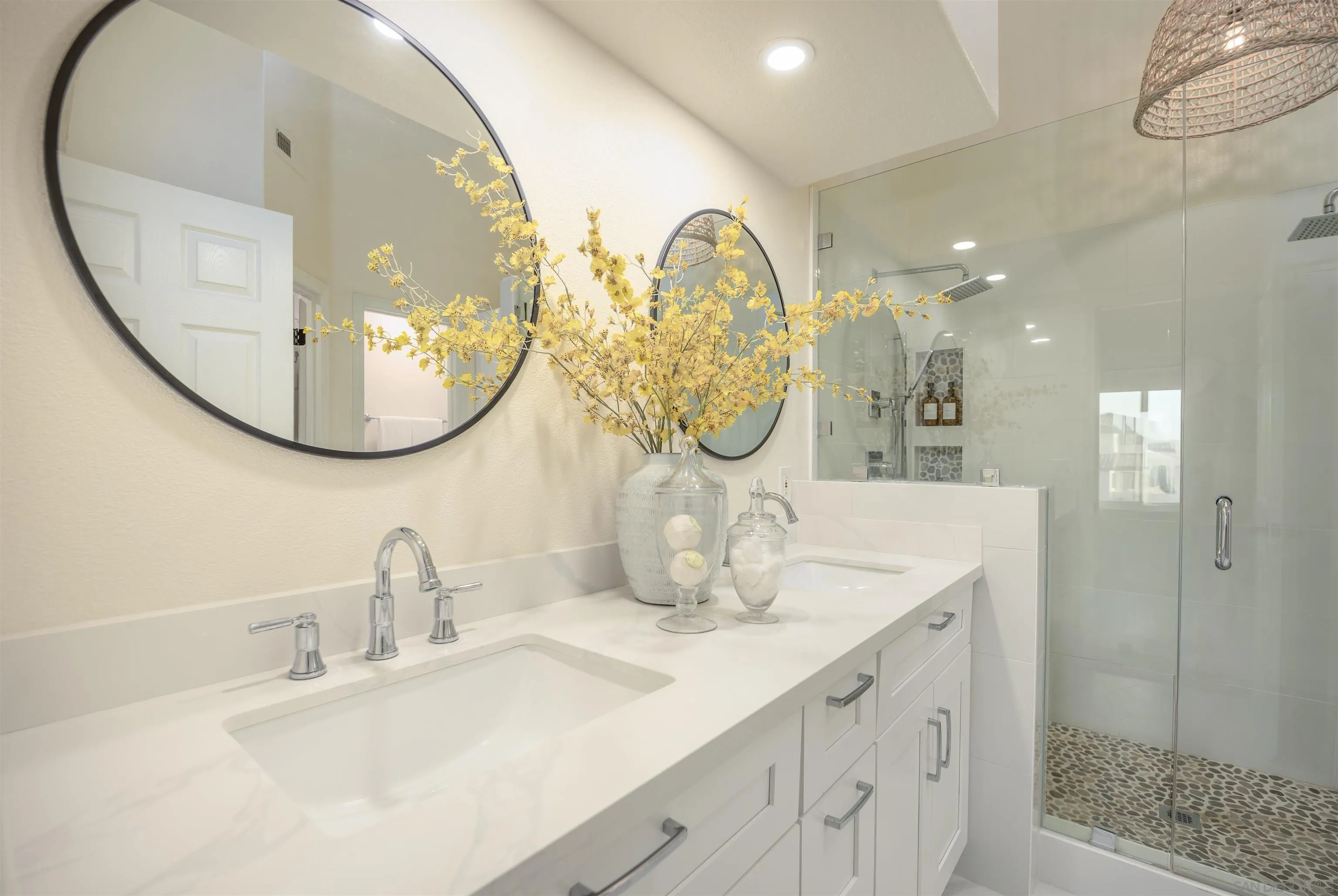 https://cdn.realtyfeed.com/cdn/127/260001695/680edeadd0ed951956ed0006c9c8ee56.webp