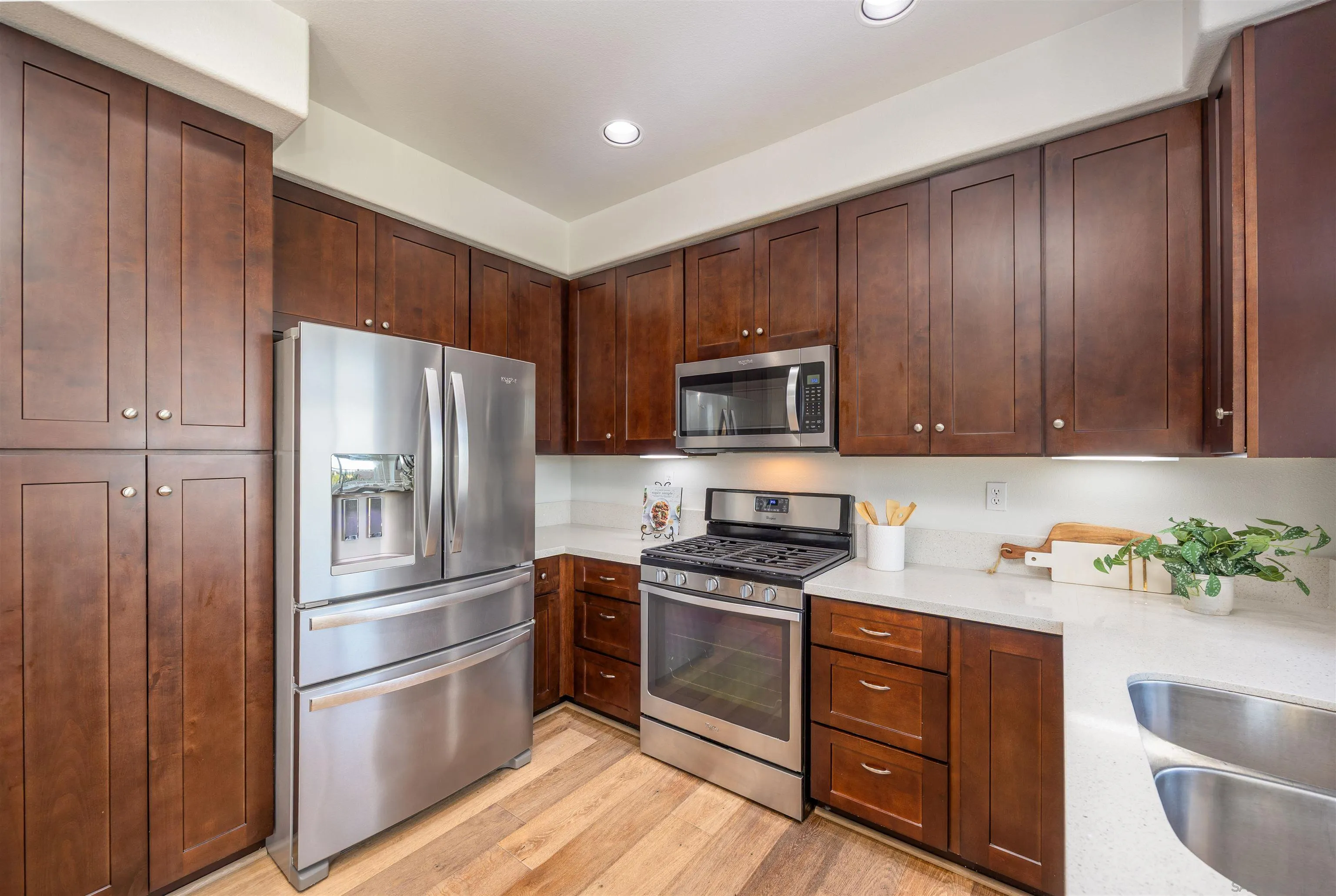https://cdn.realtyfeed.com/cdn/127/260001695/732fea9f6a1948a9983fd1d53f877c83.webp