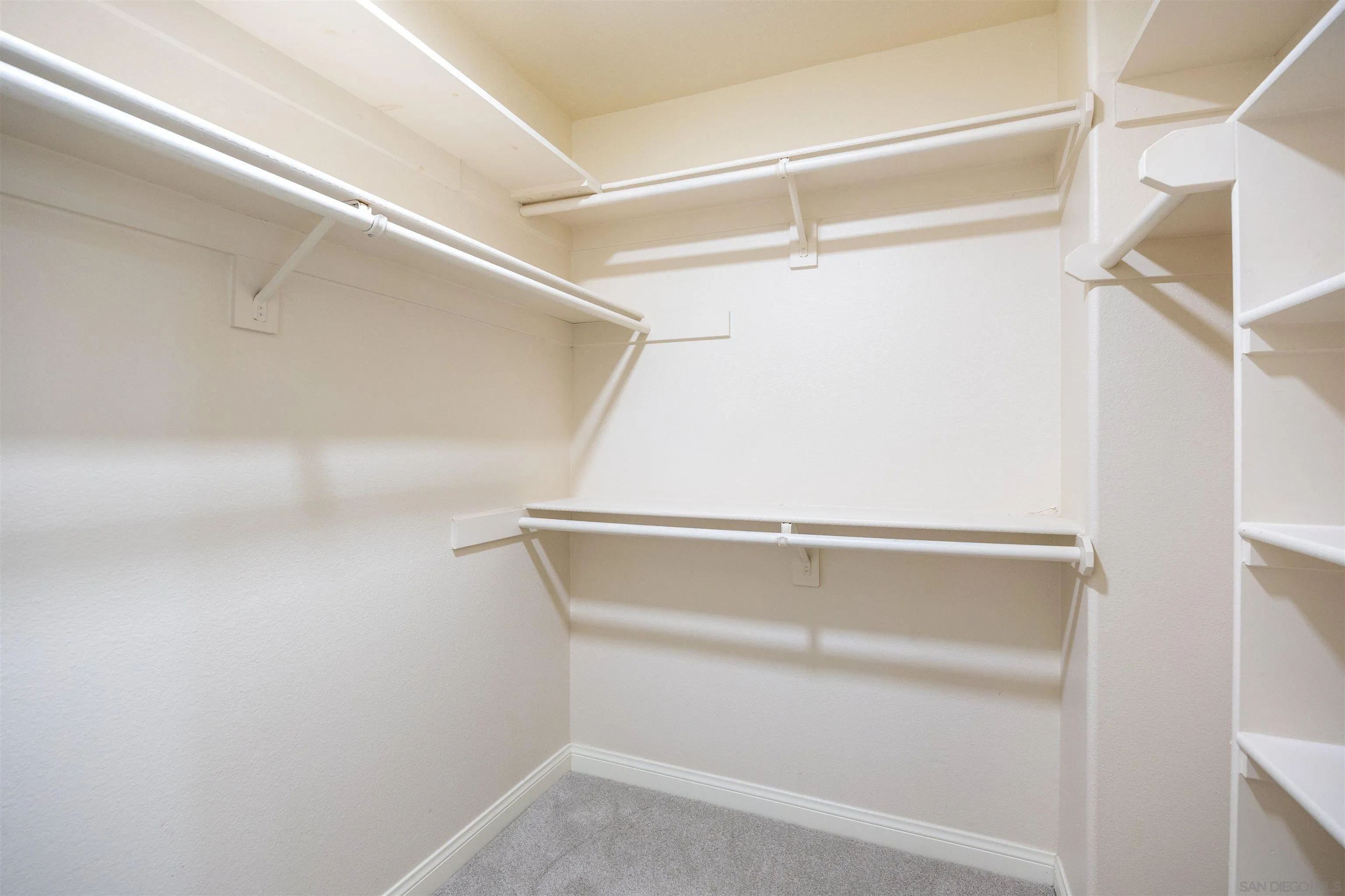 https://cdn.realtyfeed.com/cdn/127/260001695/8622f4fbf5087abb8e41d853f0be926c.webp