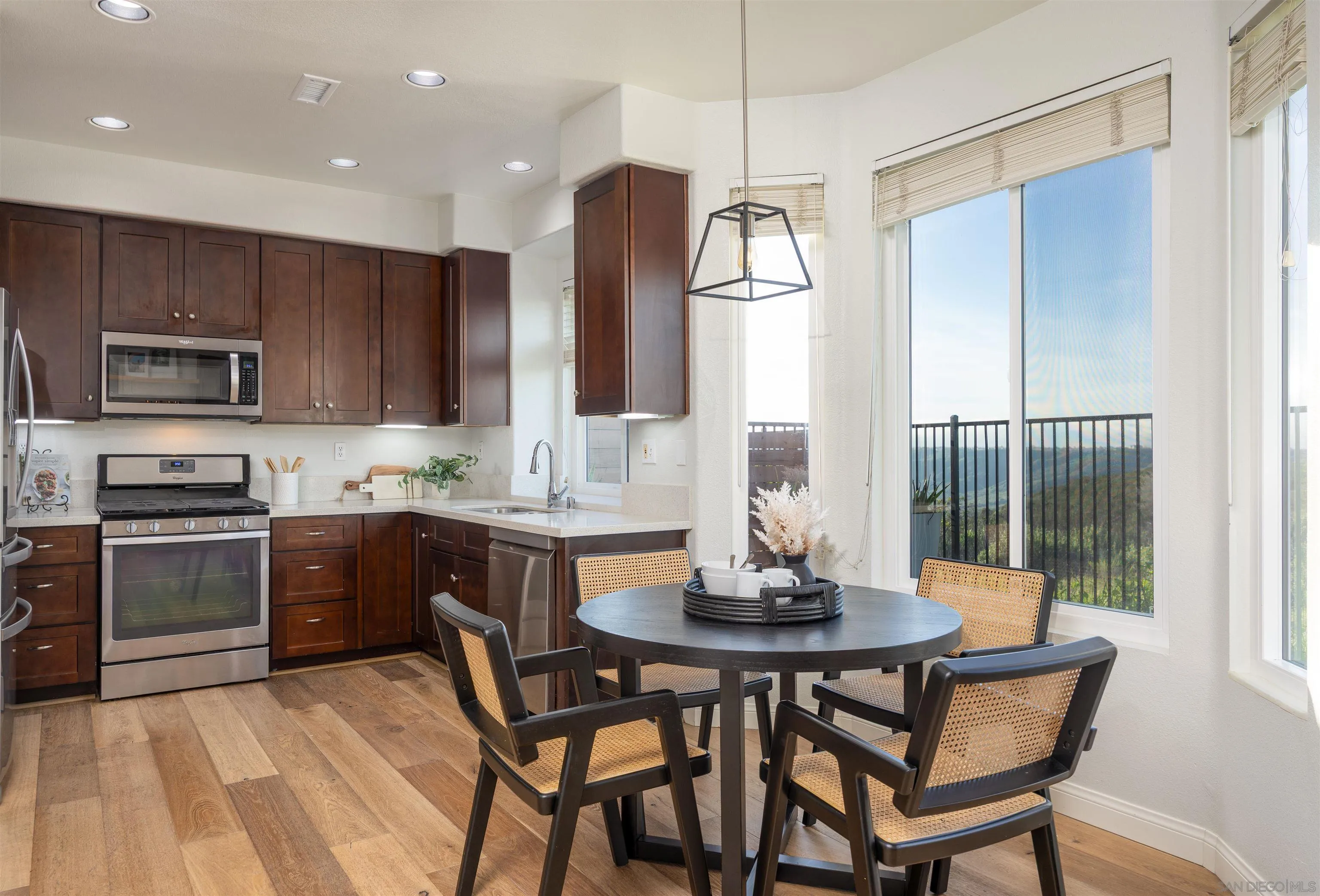 https://cdn.realtyfeed.com/cdn/127/260001695/f398bf3aaaa6205a3605b0f45aa39d13.webp