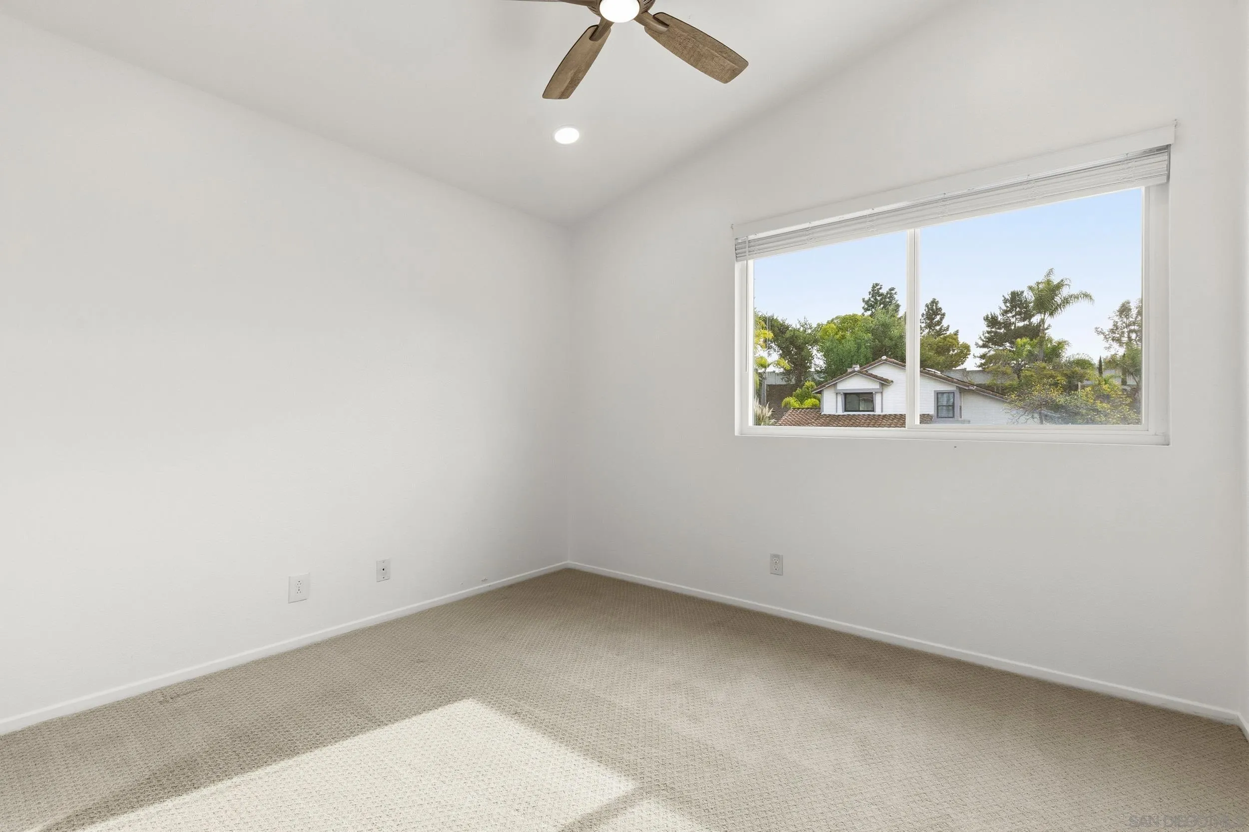 https://cdn.realtyfeed.com/cdn/127/260001696/6a23352a56ce7dbc90674627f0f14ab0.webp