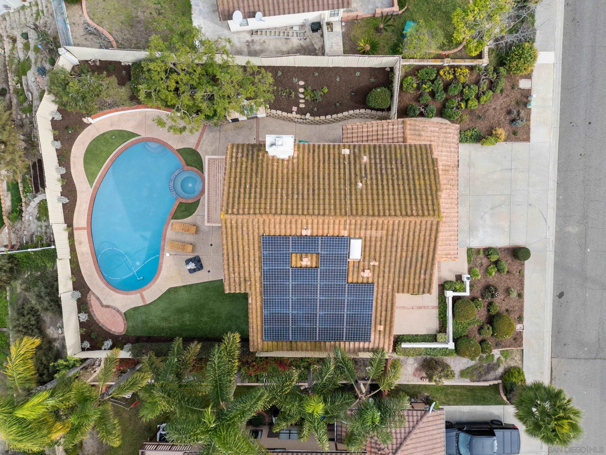 https://cdn.realtyfeed.com/cdn/127/260001696/718b20cec6f8231355d5be34147dc421.webp