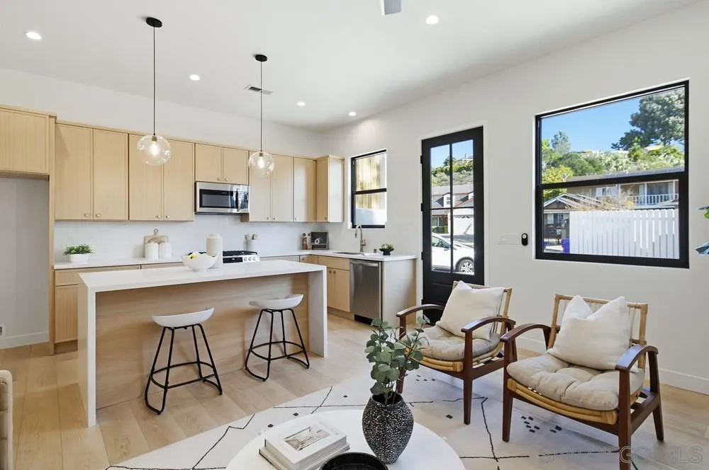 https://cdn.realtyfeed.com/cdn/127/2600017/4d3b1ab16d086d83920b37a7953db72d.webp