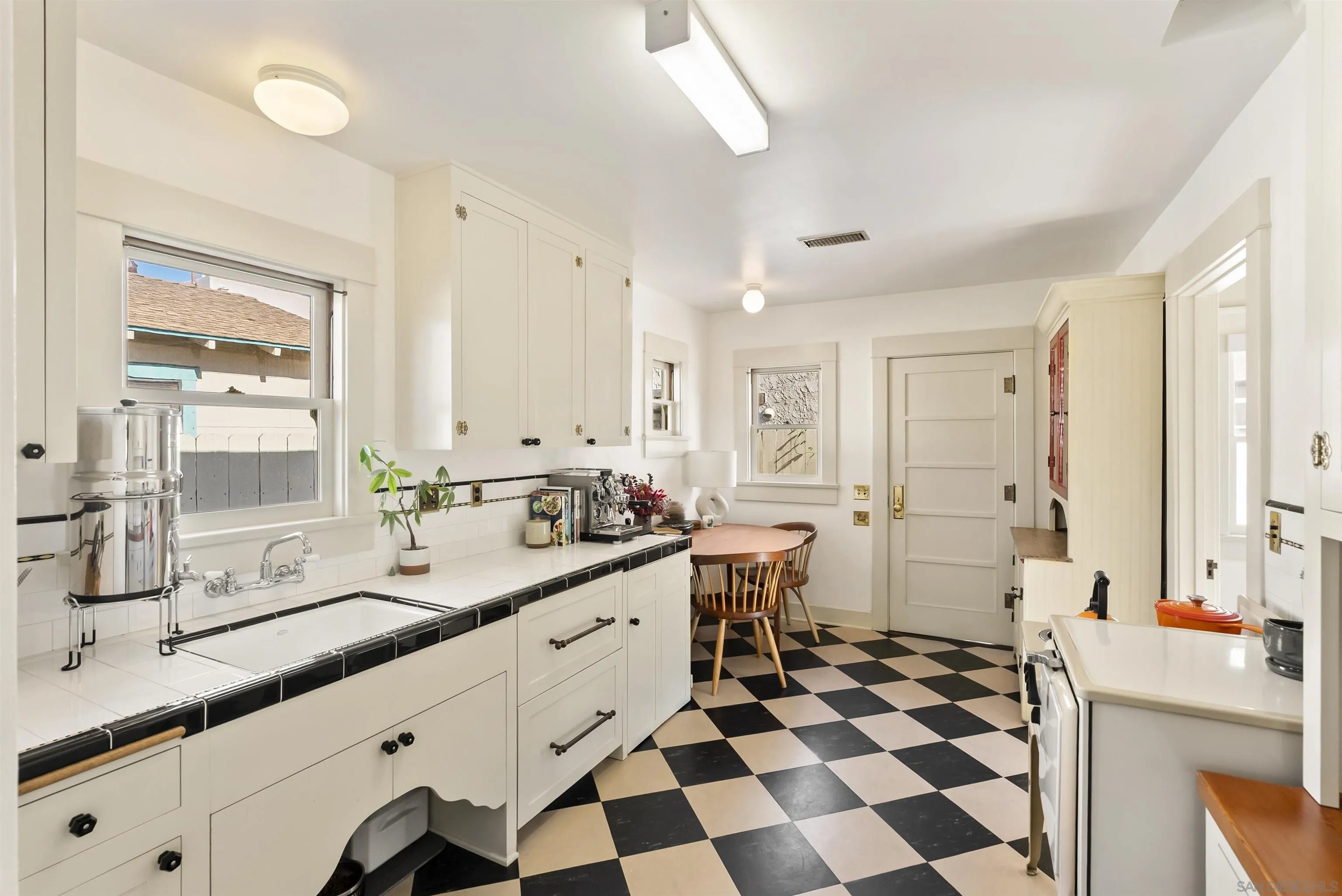 https://cdn.realtyfeed.com/cdn/127/260001703/28e4971acc541d46a3e98cfde0d376a7.webp