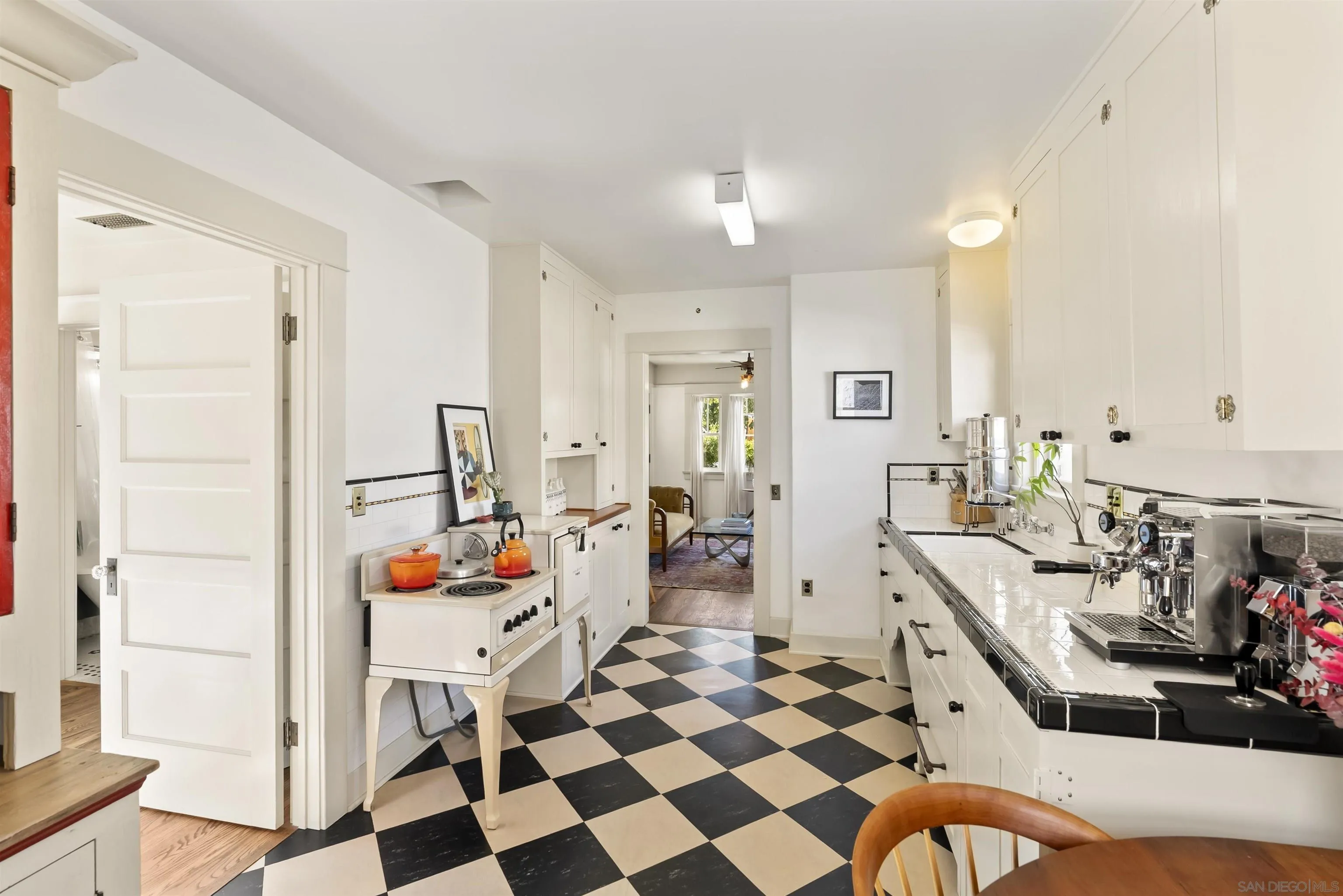 https://cdn.realtyfeed.com/cdn/127/260001703/504e7f023917ef2d9070a7886cd5a9ac.webp